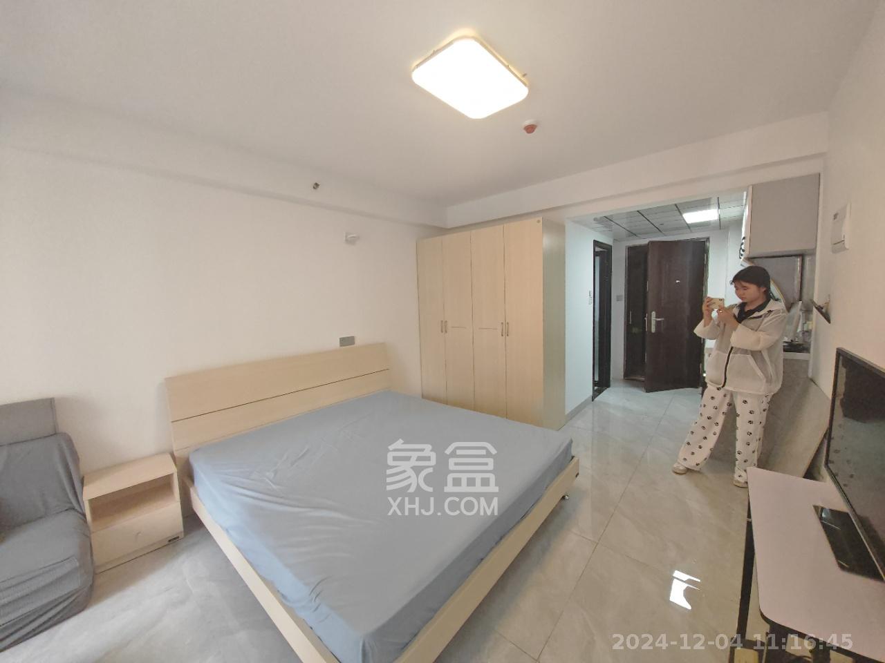 中海珑悦府  1室0厅0卫   1300.00元/月