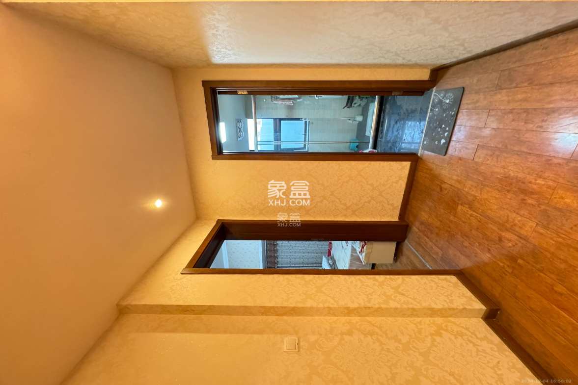 藏珑湖上国际花园 4室2厅2卫 4200.0元/月 藏珑湖上国际花园 4室2厅2卫 4200.0元/月室内图