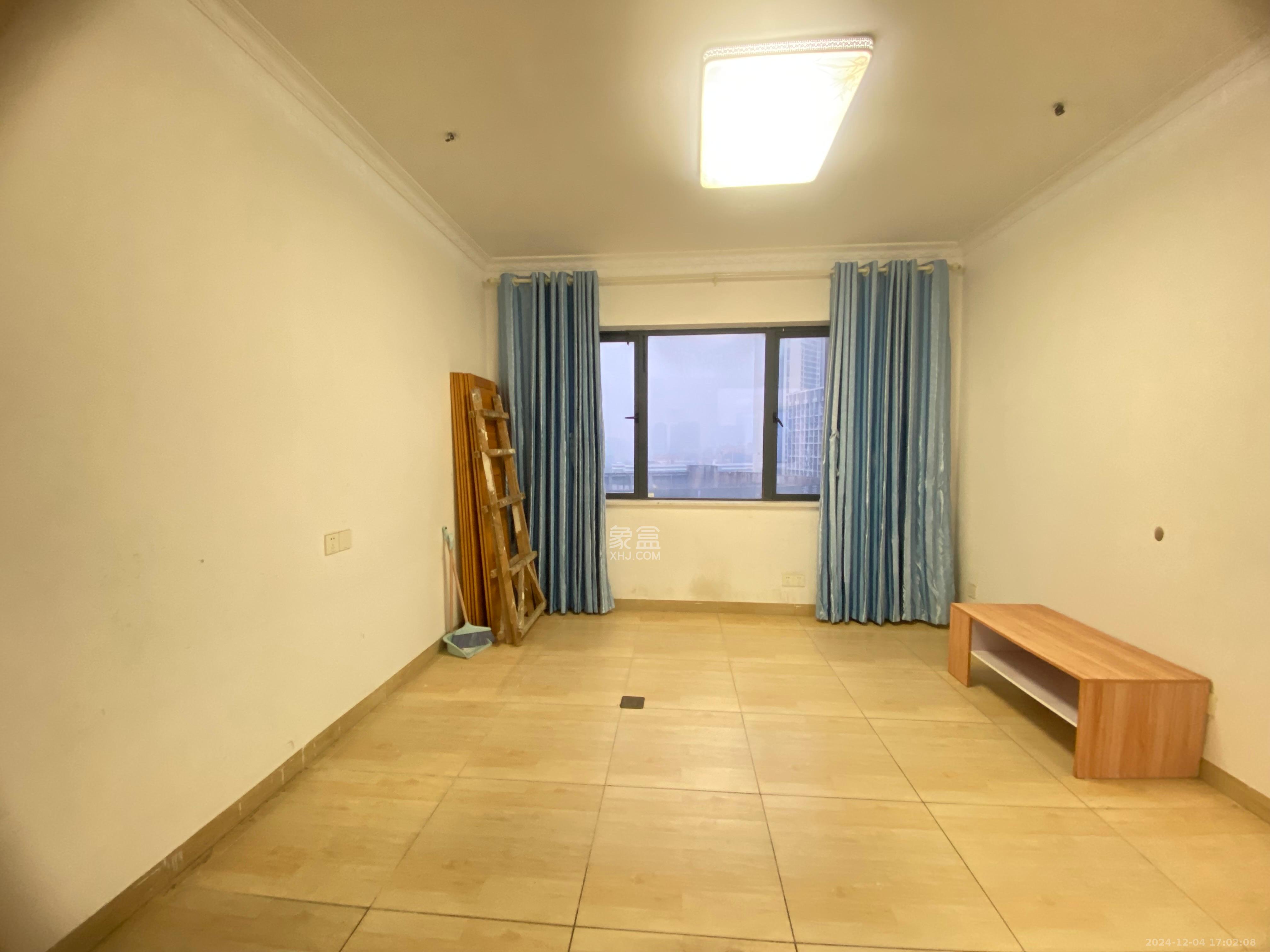 润芳园 3室2厅2卫 2300.0元/月 润芳园 3室2厅2卫 2300.0元/月室内图