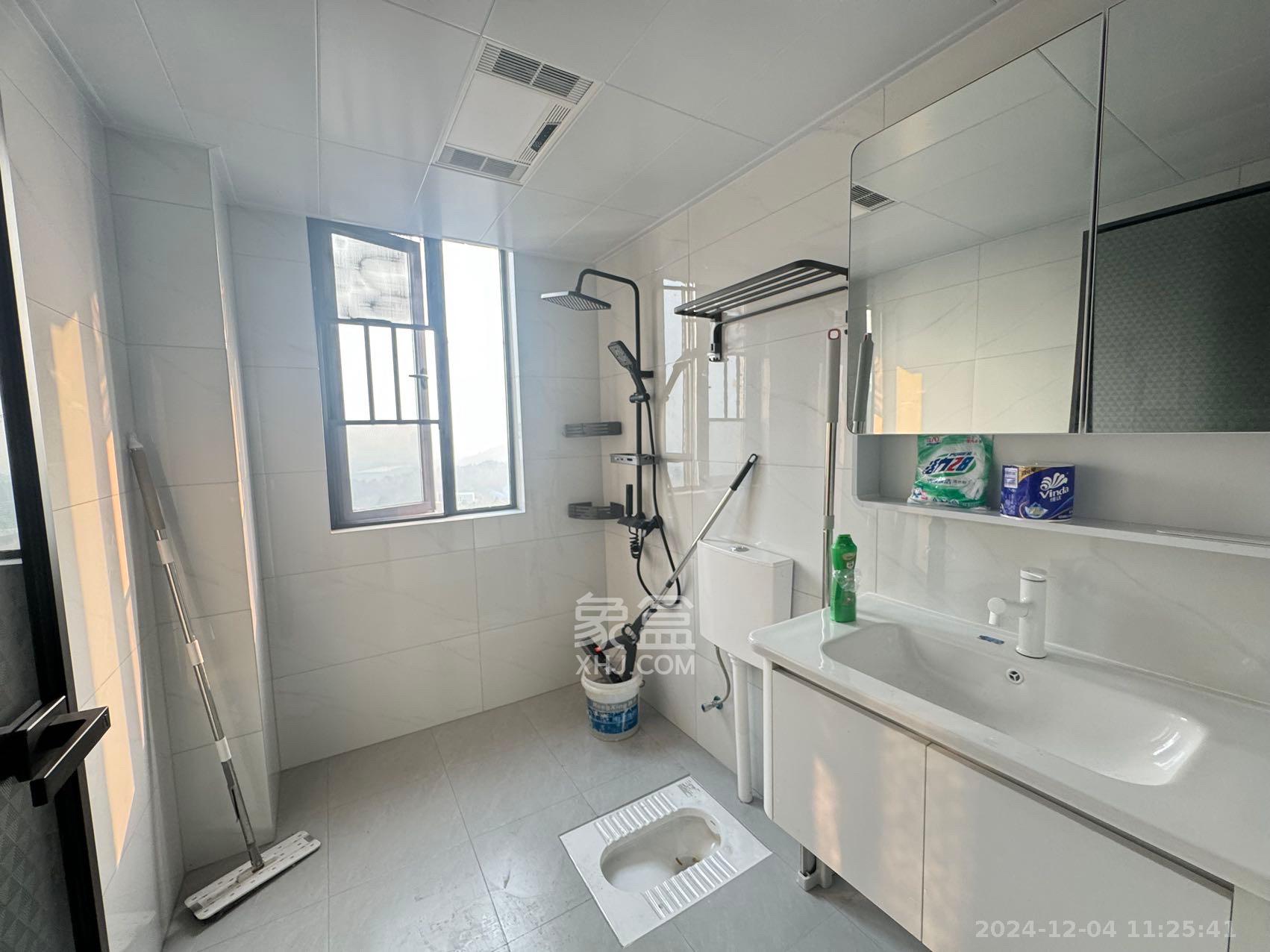 新长海玖龙台  4室2厅2卫    2800.0元/月 新长海玖龙台  4室2厅2卫    2800.0元/月室内图