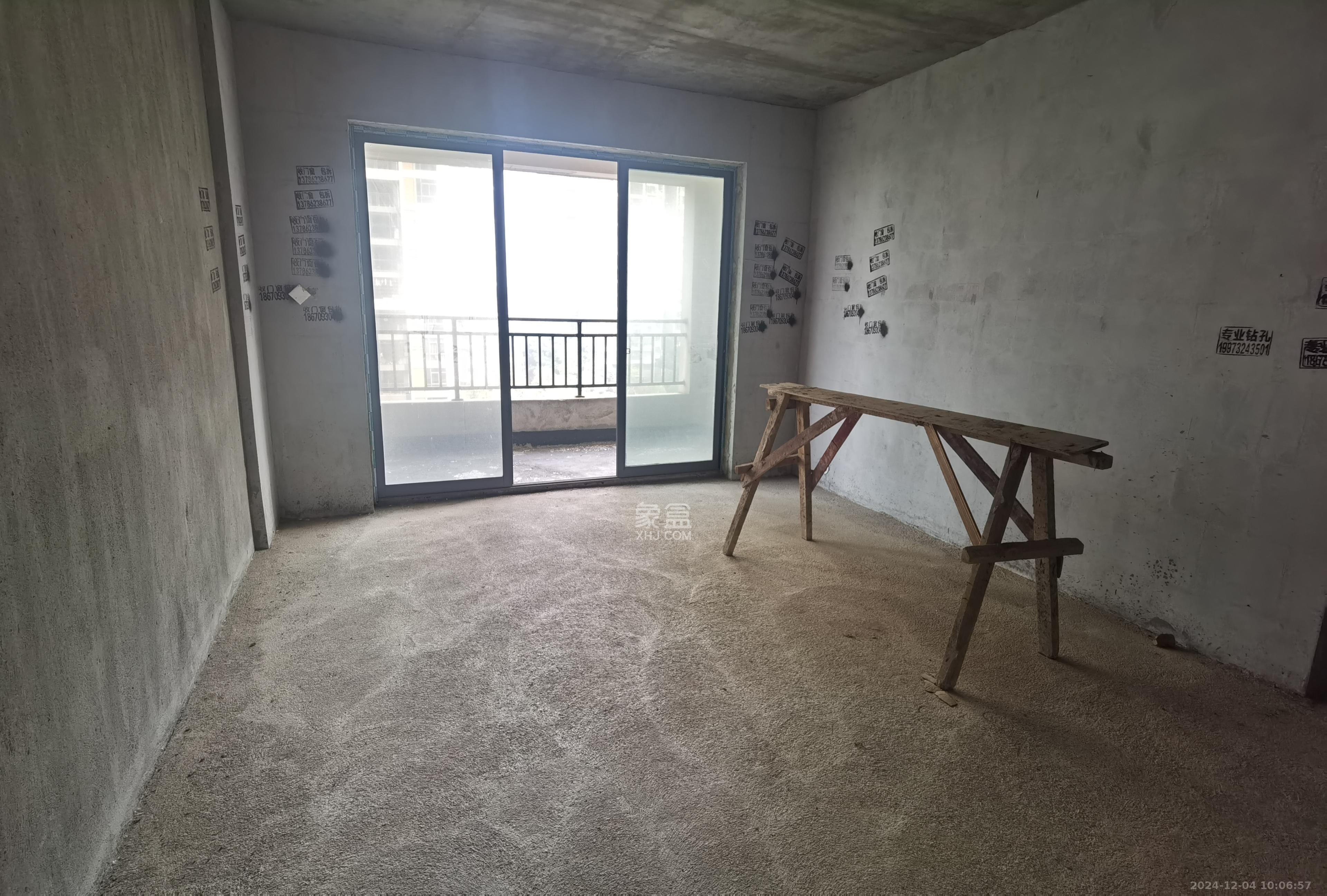 九华新城  4室2厅2卫   53.80万 九华新城  4室2厅2卫   53.80万客厅