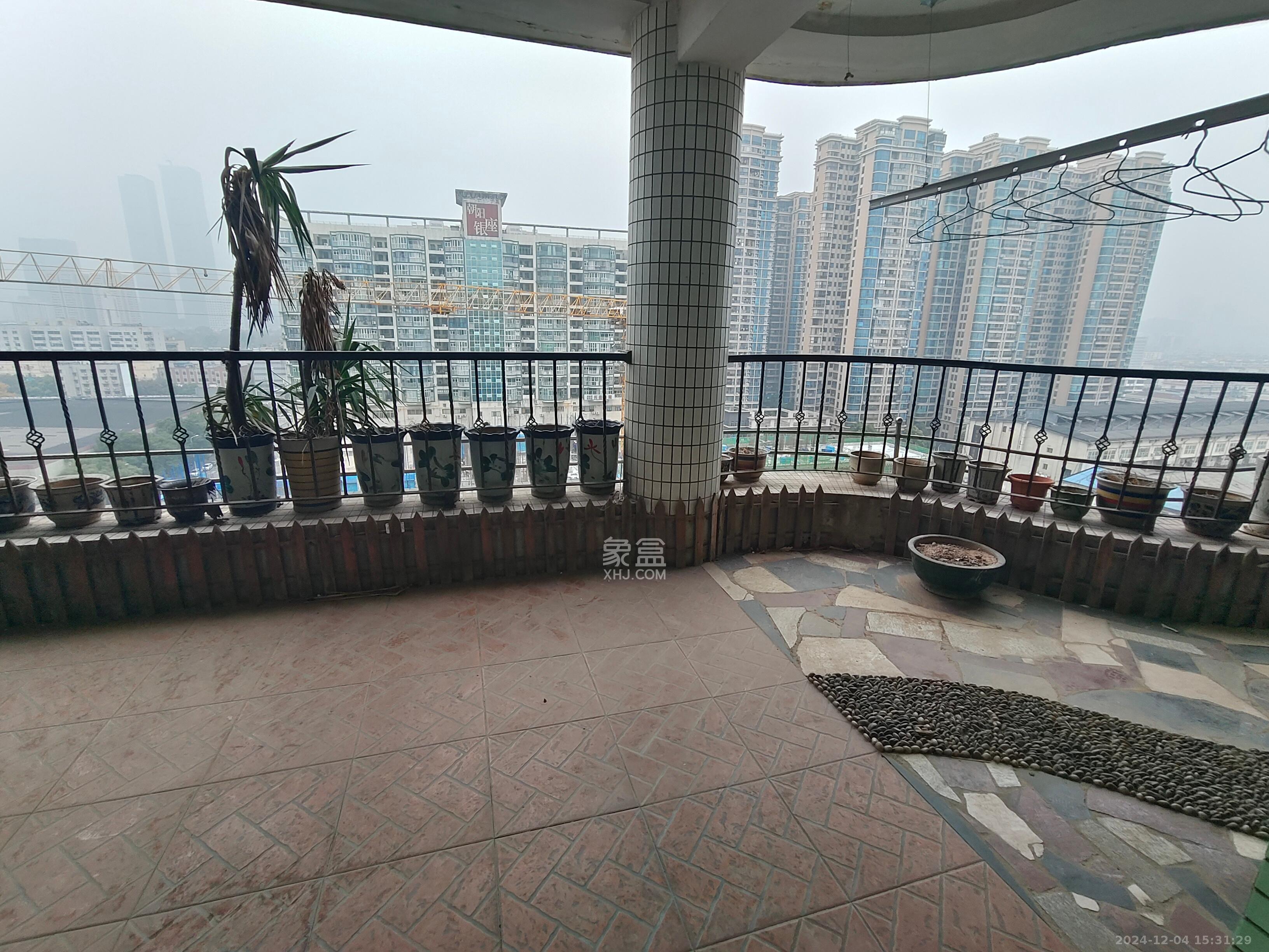 佳润新城(佳润新都) 3室1厅2卫 3200.0元/月 佳润新城(佳润新都) 3室1厅2卫 3200.0元/月室内图