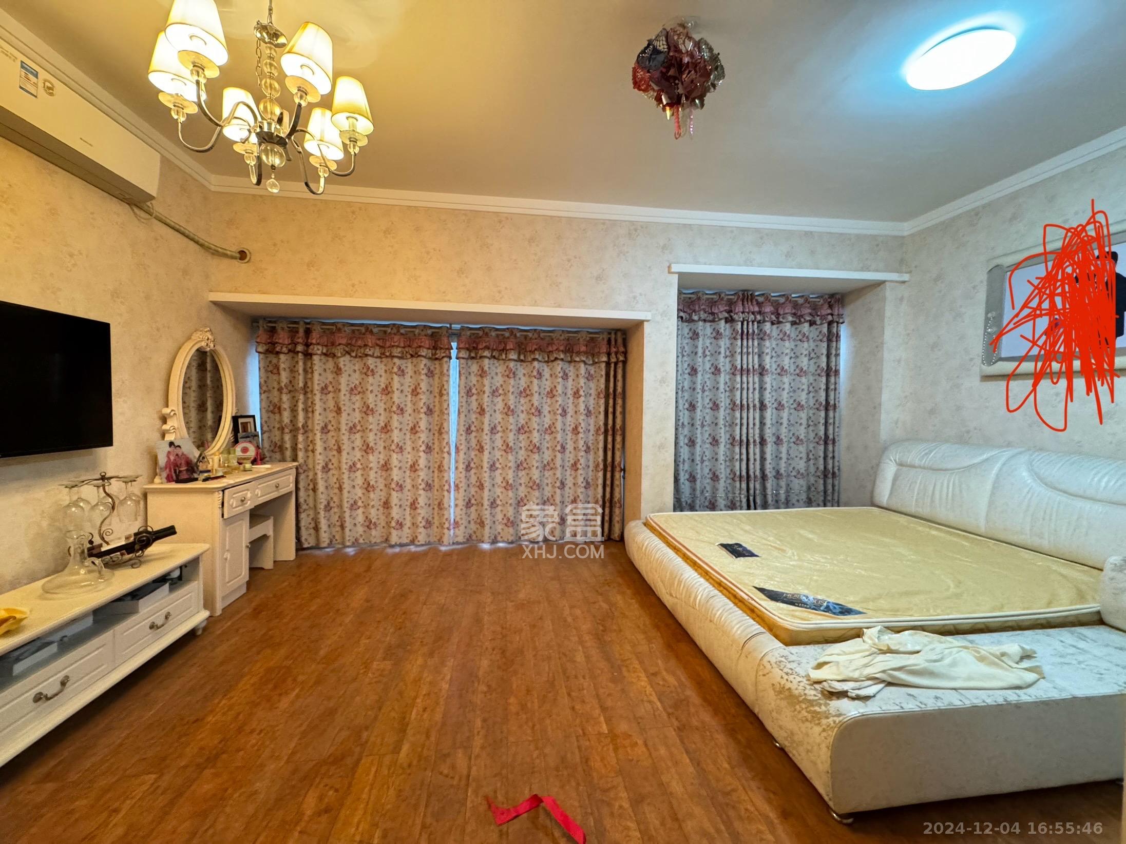 藏珑湖上国际花园 4室2厅2卫 4200.0元/月 藏珑湖上国际花园 4室2厅2卫 4200.0元/月室内图