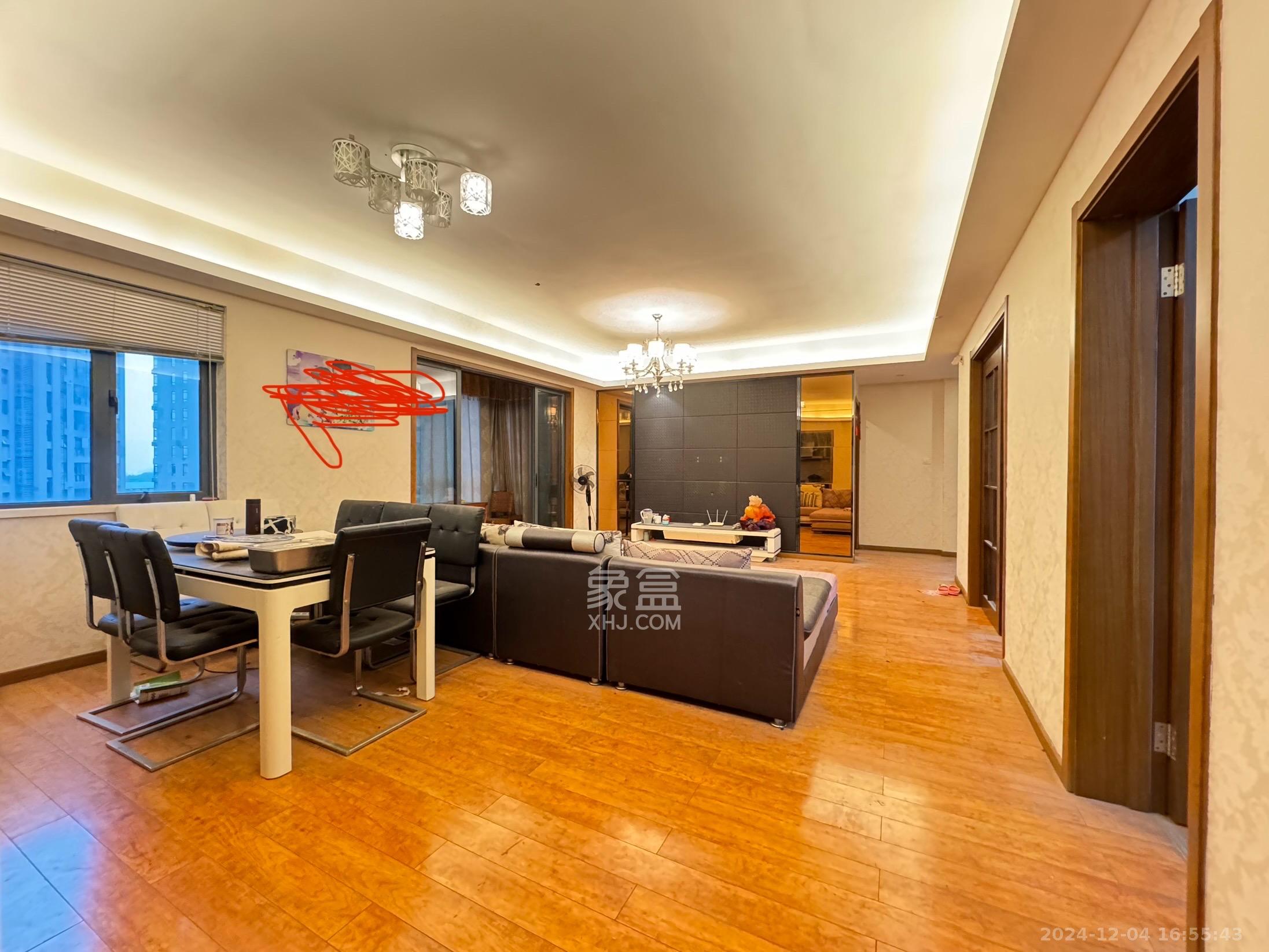 藏珑湖上国际花园 4室2厅2卫 4200.0元/月 藏珑湖上国际花园 4室2厅2卫 4200.0元/月室内图