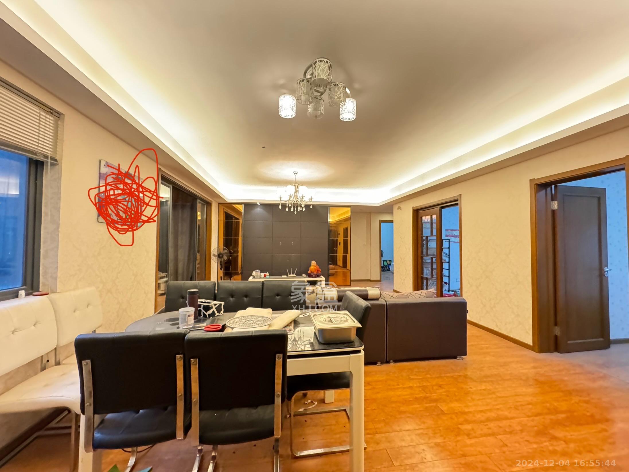 藏珑湖上国际花园 4室2厅2卫 4200.0元/月 藏珑湖上国际花园 4室2厅2卫 4200.0元/月室内图