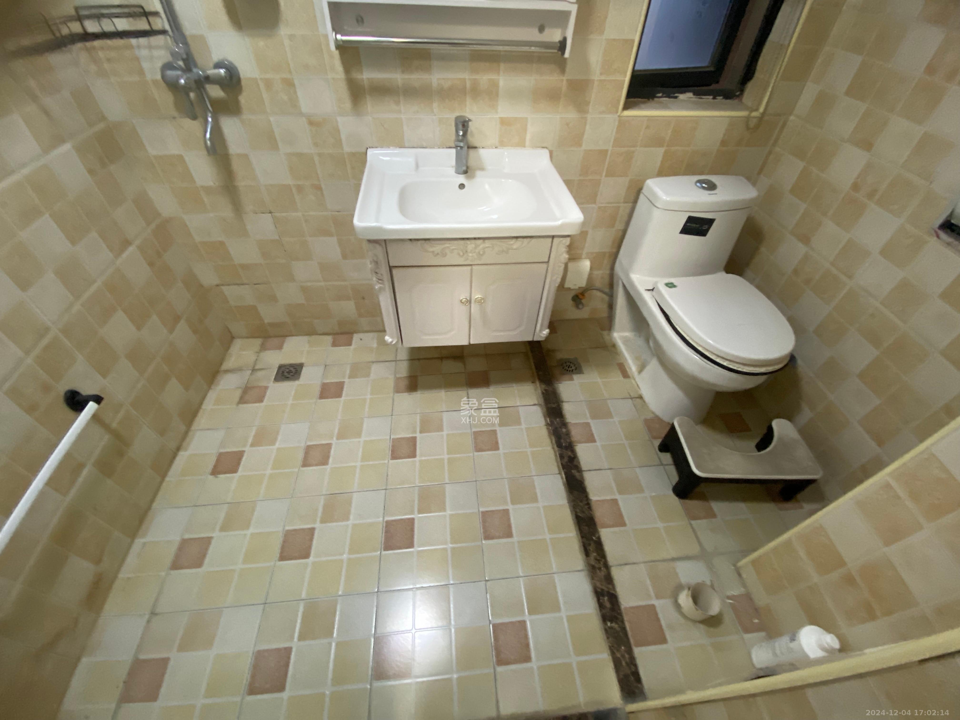 润芳园 3室2厅2卫 2300.0元/月 润芳园 3室2厅2卫 2300.0元/月室内图