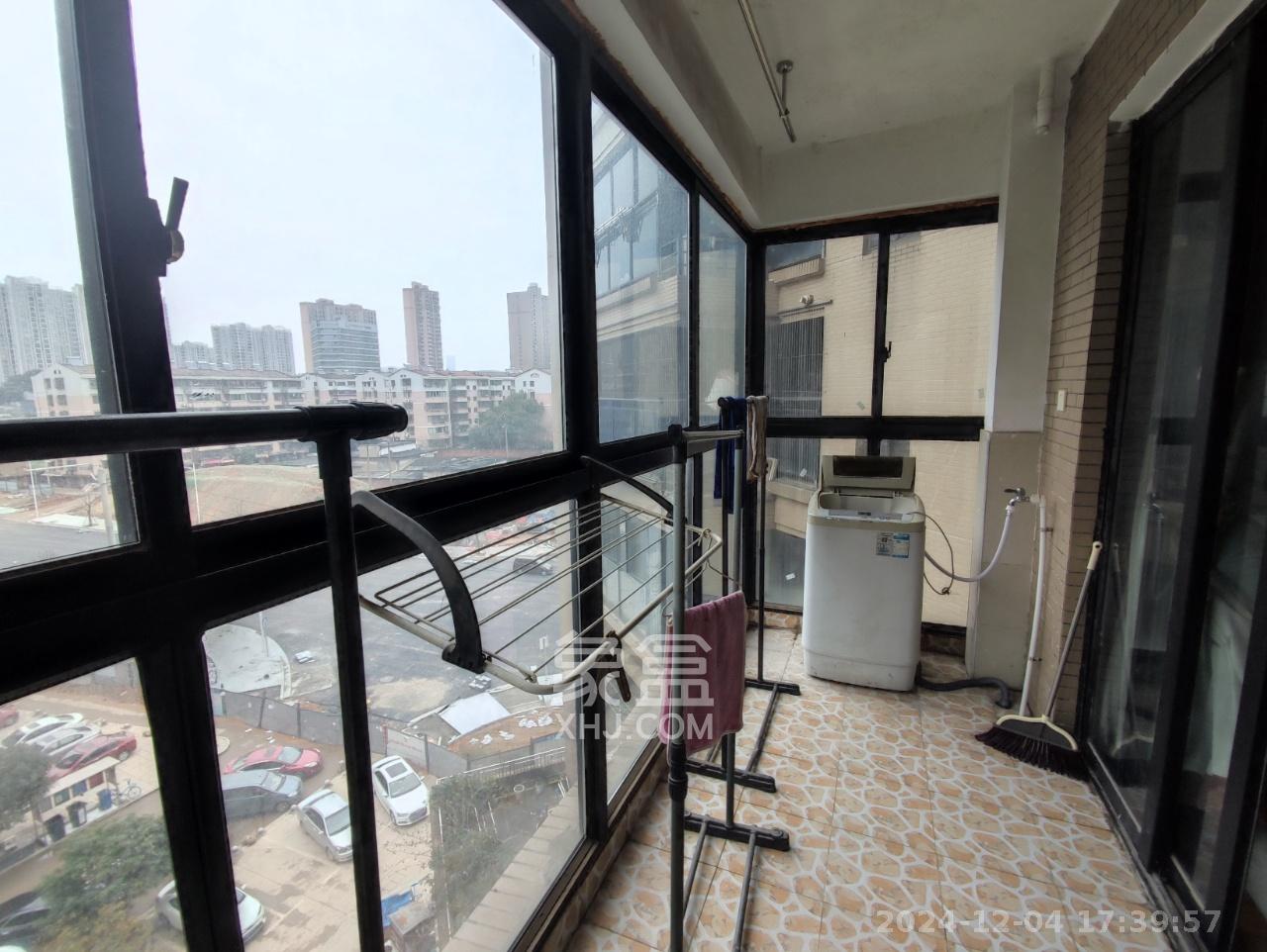 阿普阿布  4室2厅2卫   3000.00元/月室内图