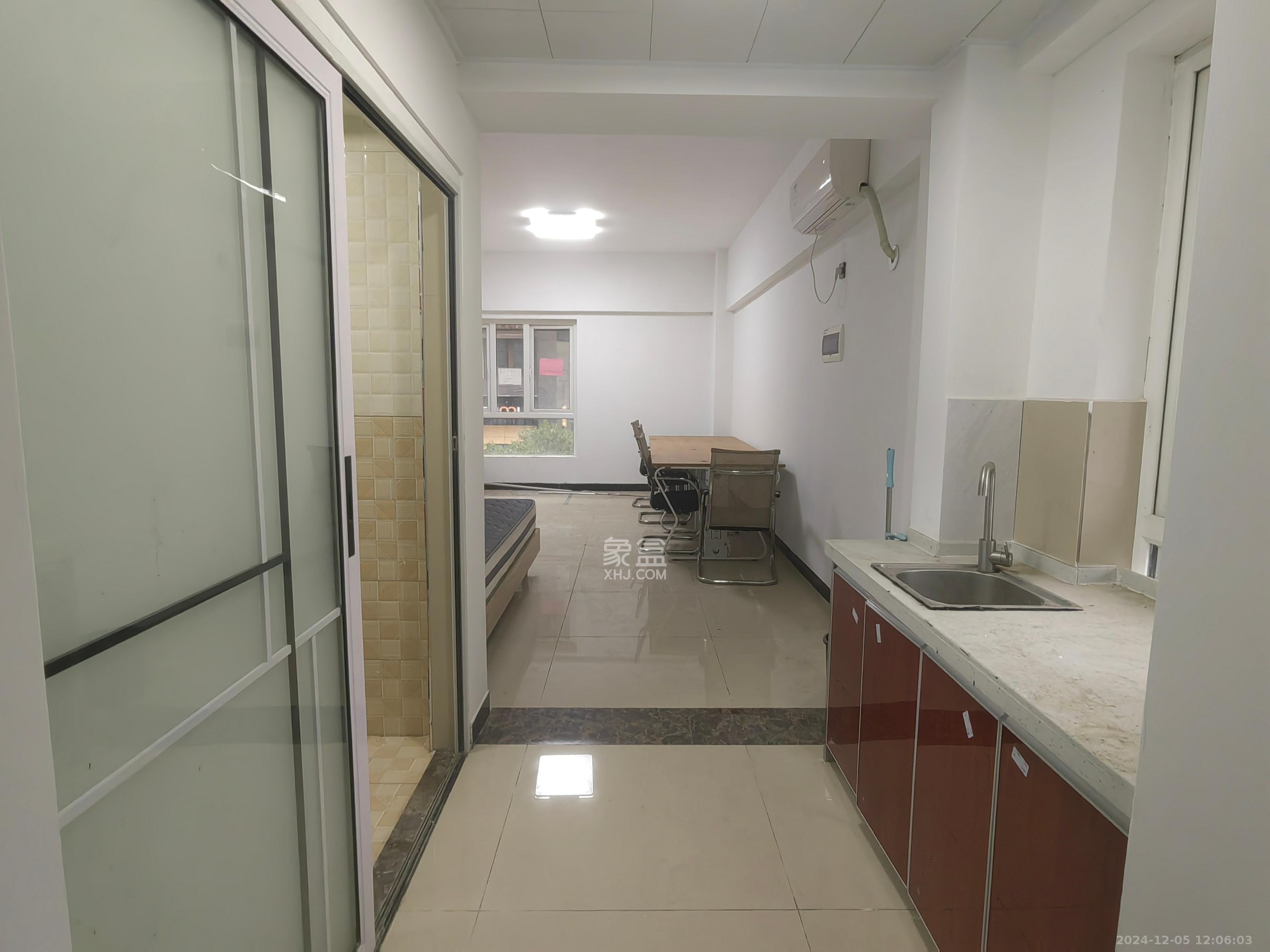 山与墅  1室1厅1卫    1300.0元/月 山与墅  1室1厅1卫    1300.0元/月