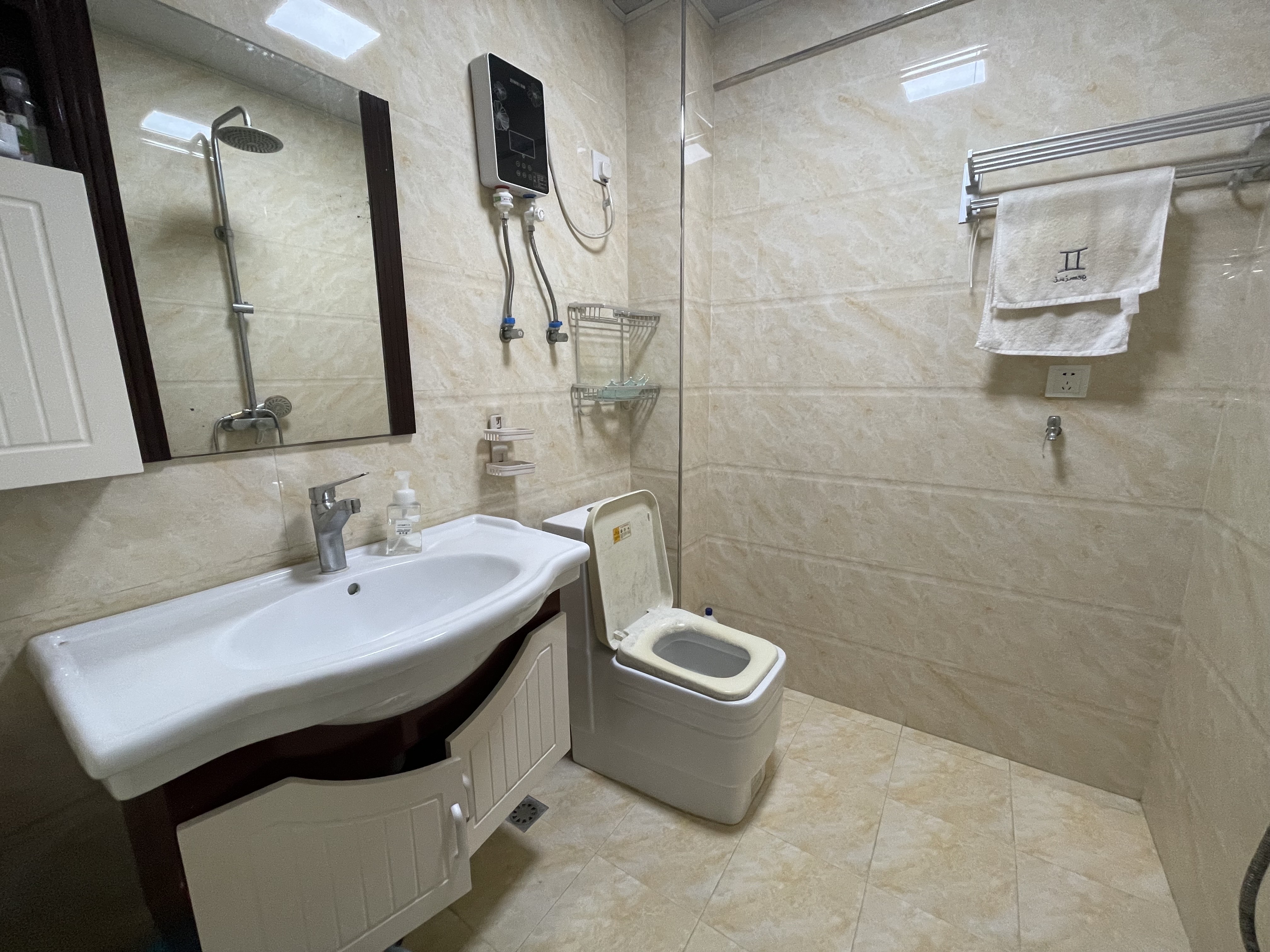 怡翠苑(金濂路) 3室2厅2卫 2500.0元/月 怡翠苑(金濂路) 3室2厅2卫 2500.0元/月室内图