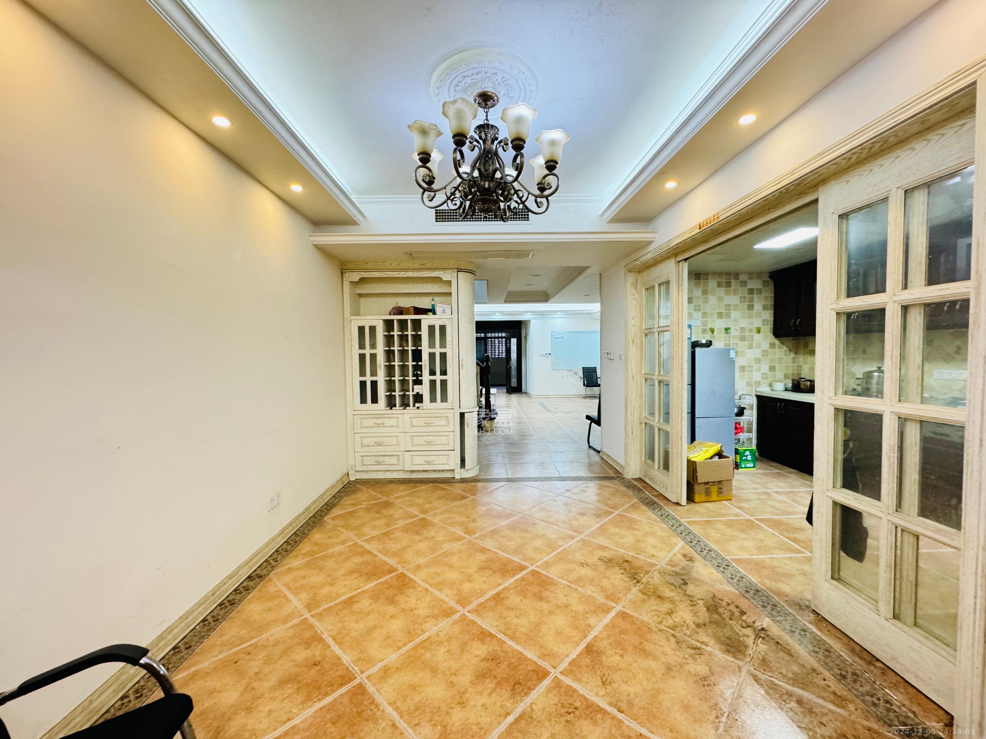 山水湾  5室2厅1卫    7000.0元/月室内图