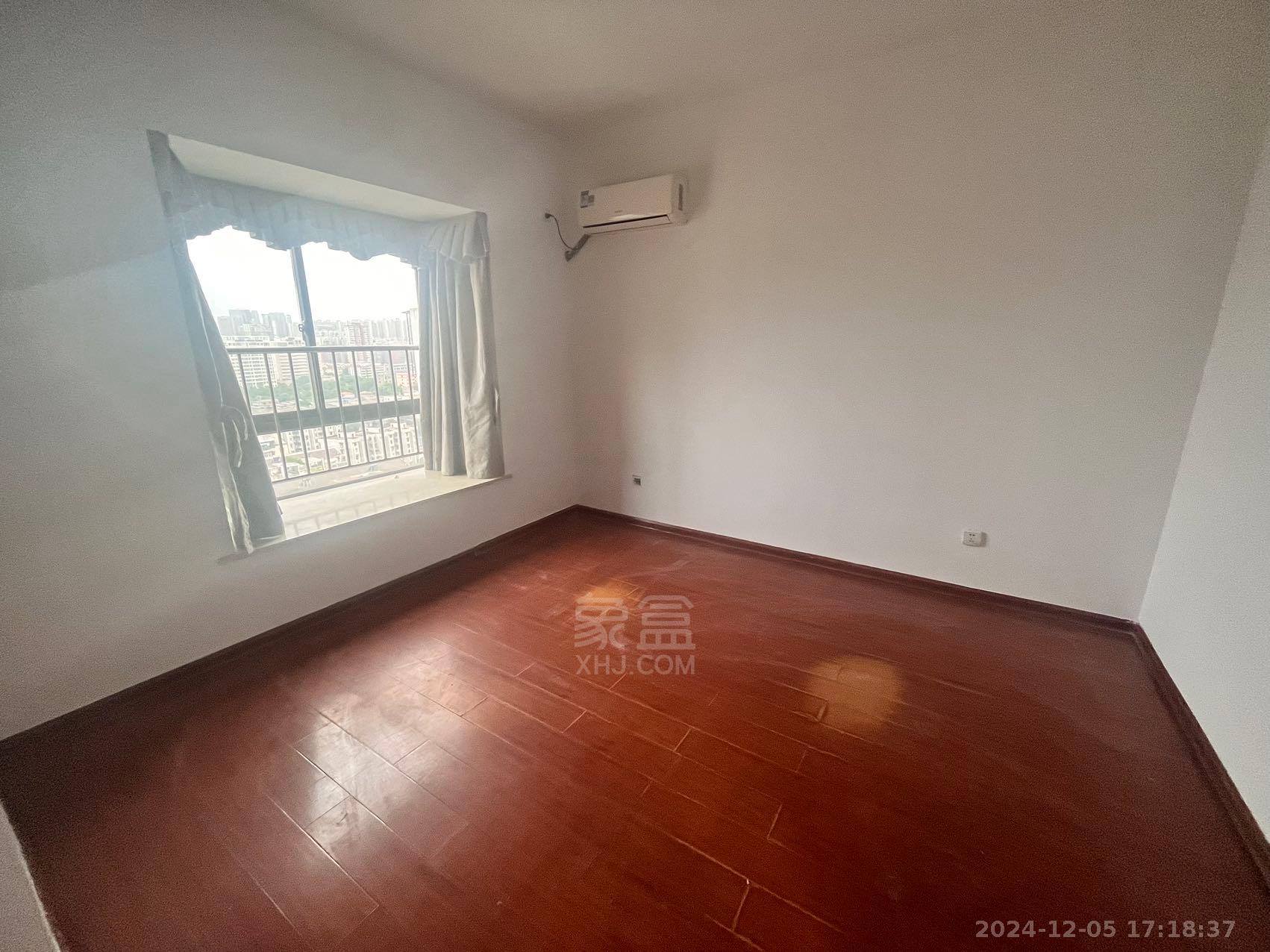 近水楼台 4室2厅2卫 1600.00元/月 近水楼台 4室2厅2卫 1600.00元/月室内图