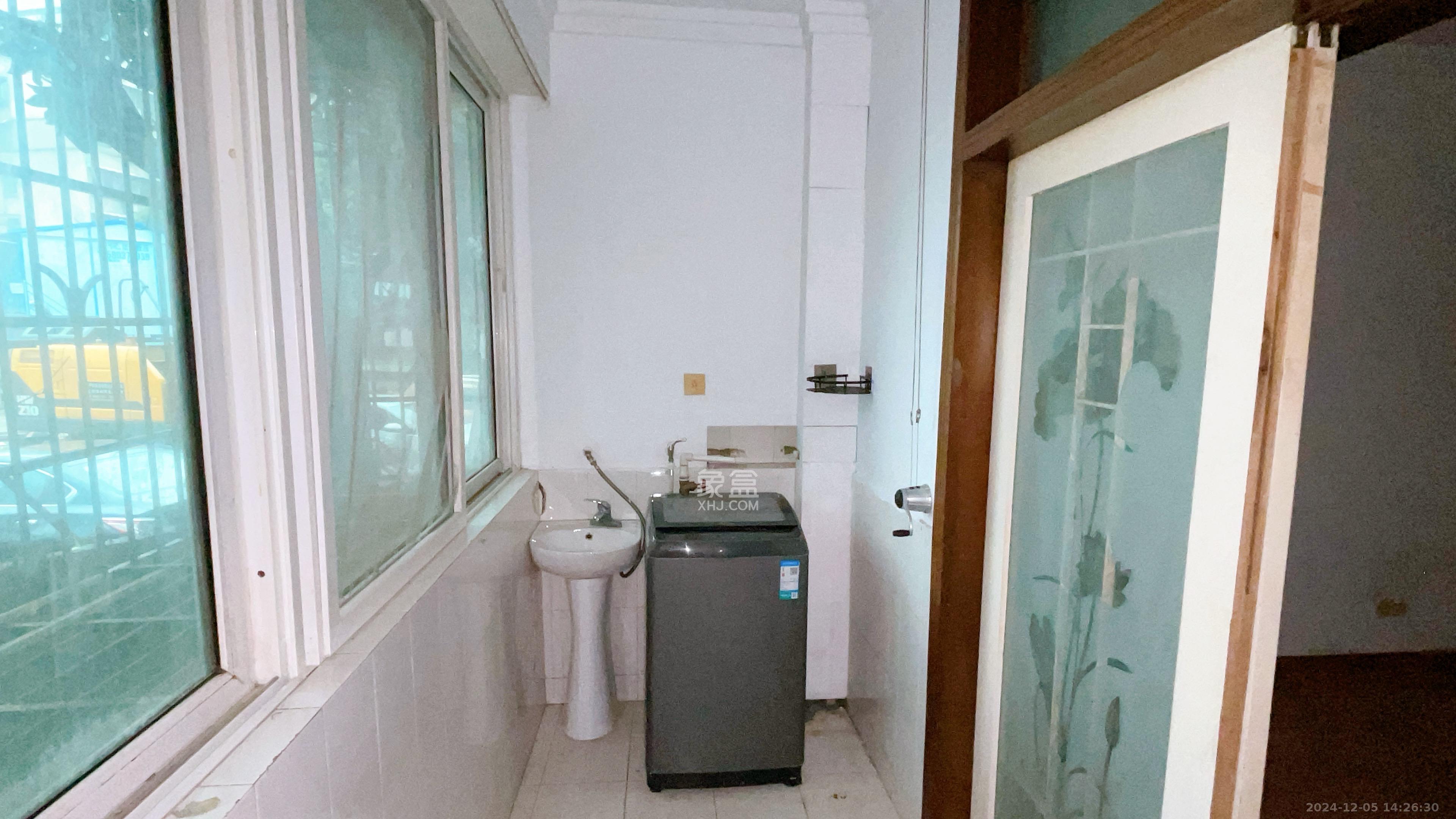 下大垅干部宿舍小区 3室2厅2卫 2500.0元/月 下大垅干部宿舍小区 3室2厅2卫 2500.0元/月室内图