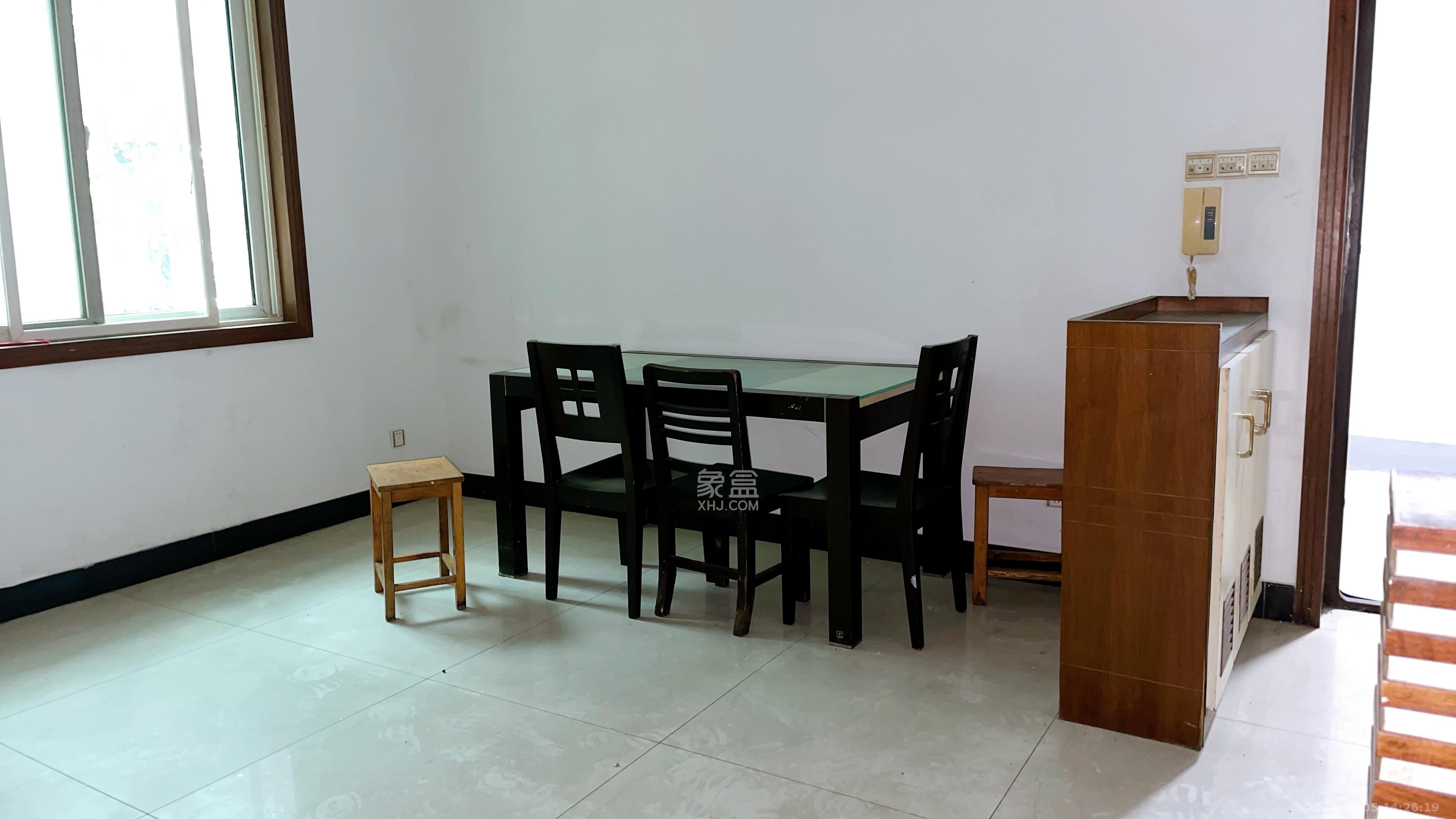 下大垅干部宿舍小区 3室2厅2卫 2500.0元/月 下大垅干部宿舍小区 3室2厅2卫 2500.0元/月室内图