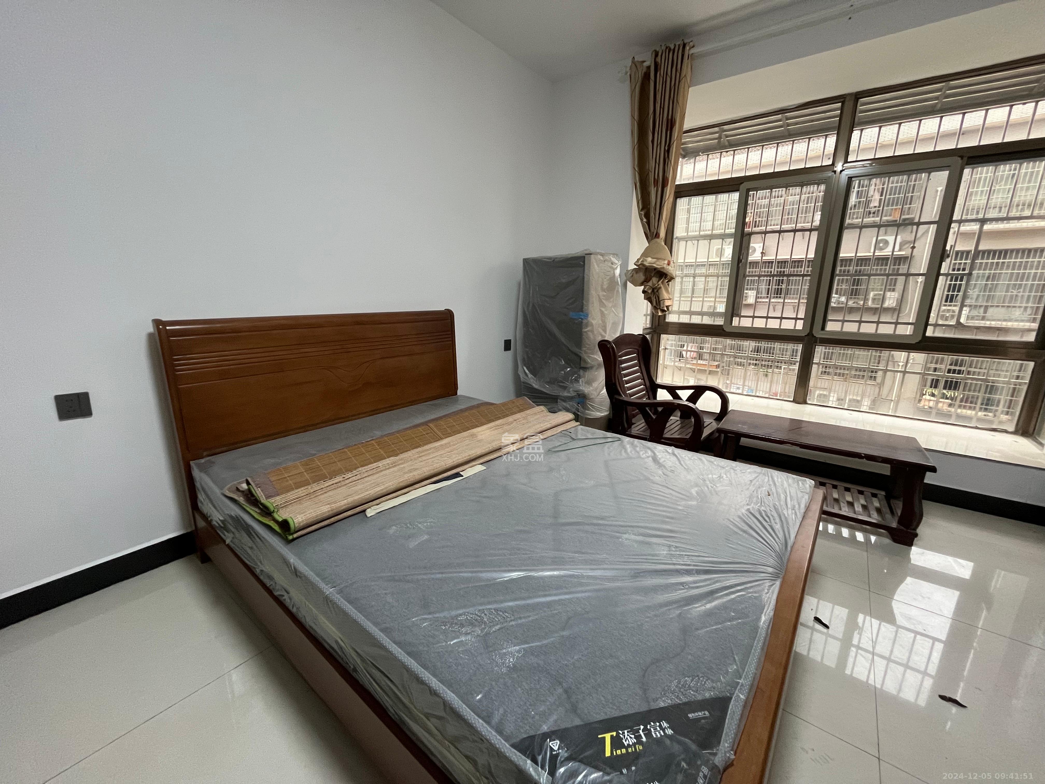 花桥钢材市场(花桥小区)  1室1厅1卫    1100.0元/月 花桥钢材市场(花桥小区)  1室1厅1卫    1100.0元/月