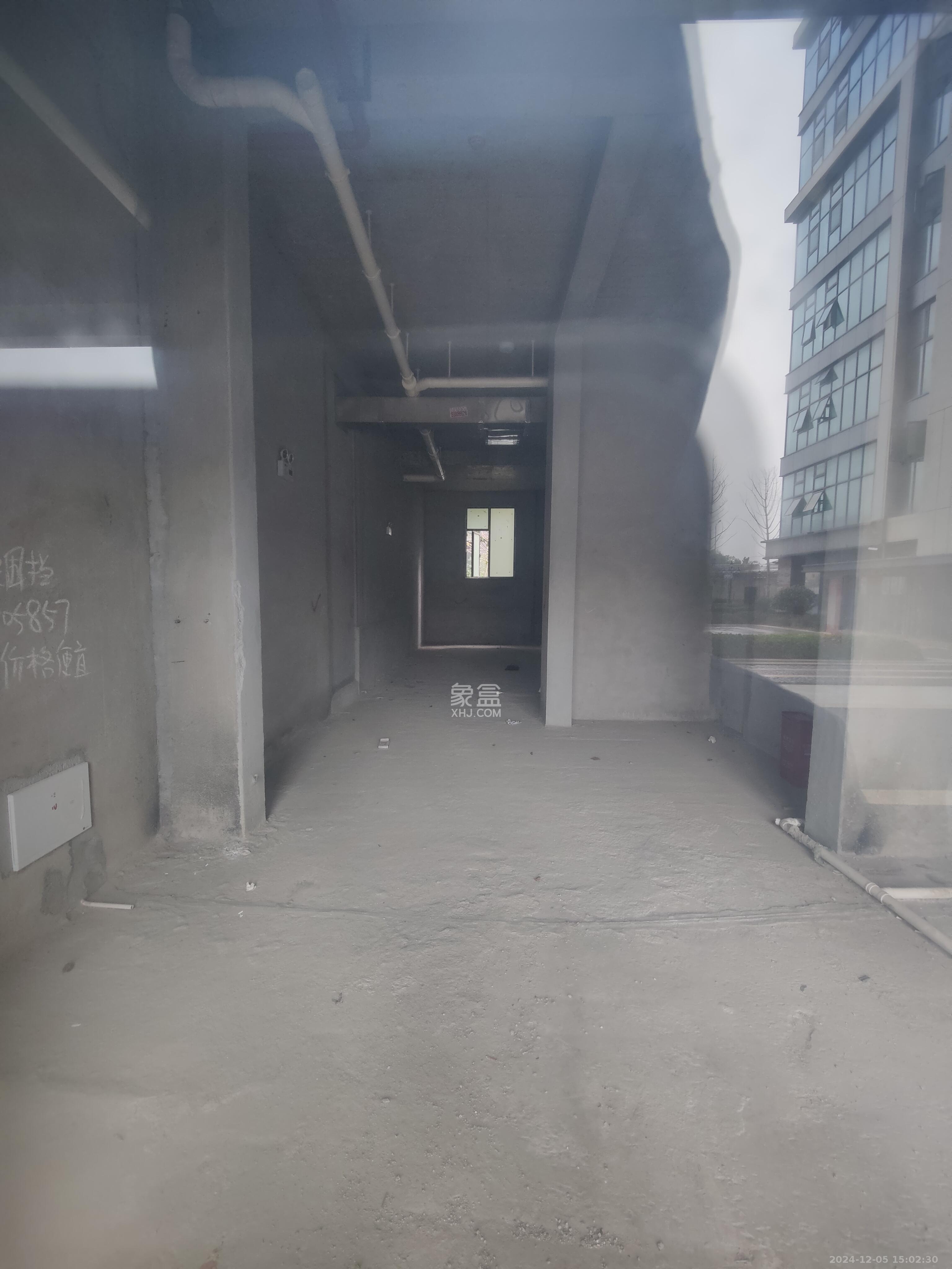 绿地V岛   76.08㎡      7000.0元/月室内图