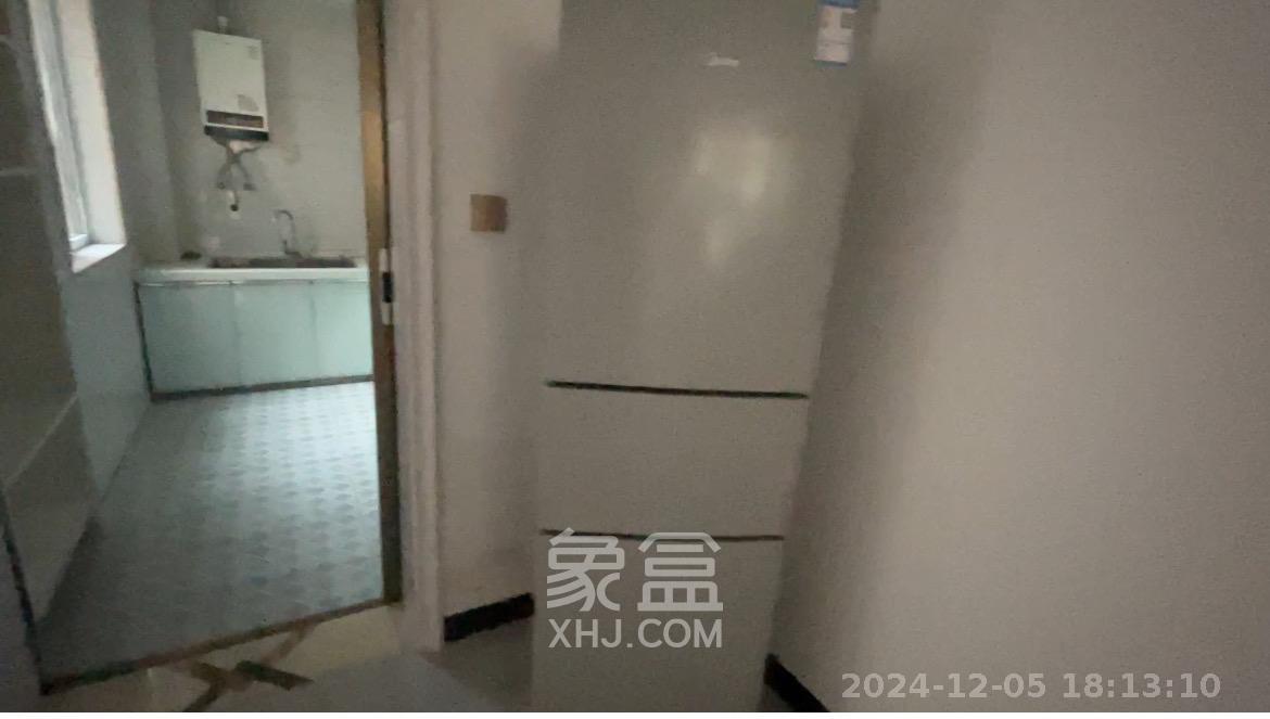 洋湖明园一期  3室2厅2卫   2200.00元/月室内图