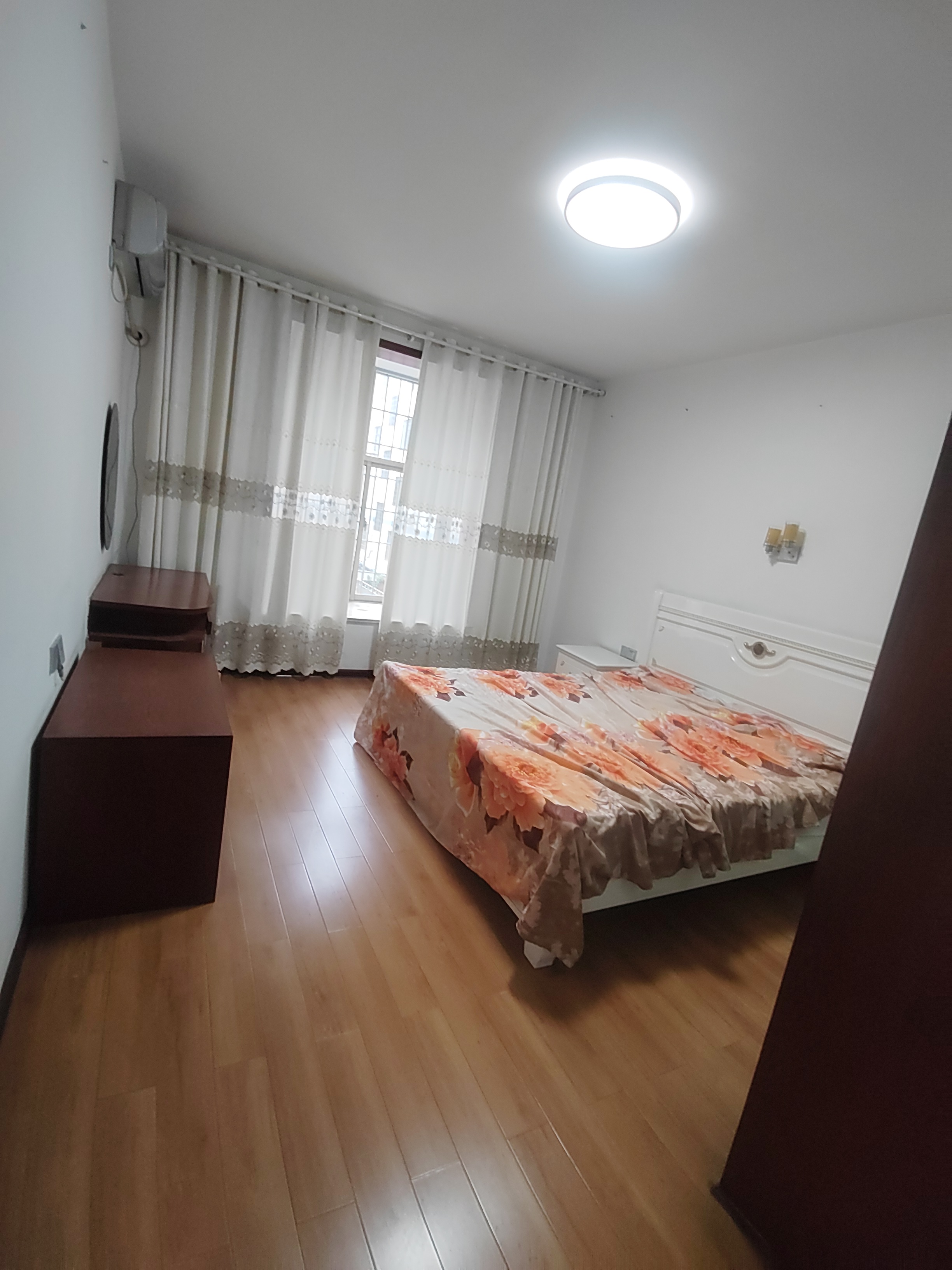 山海翠园  3室1厅2卫    58.0万客厅