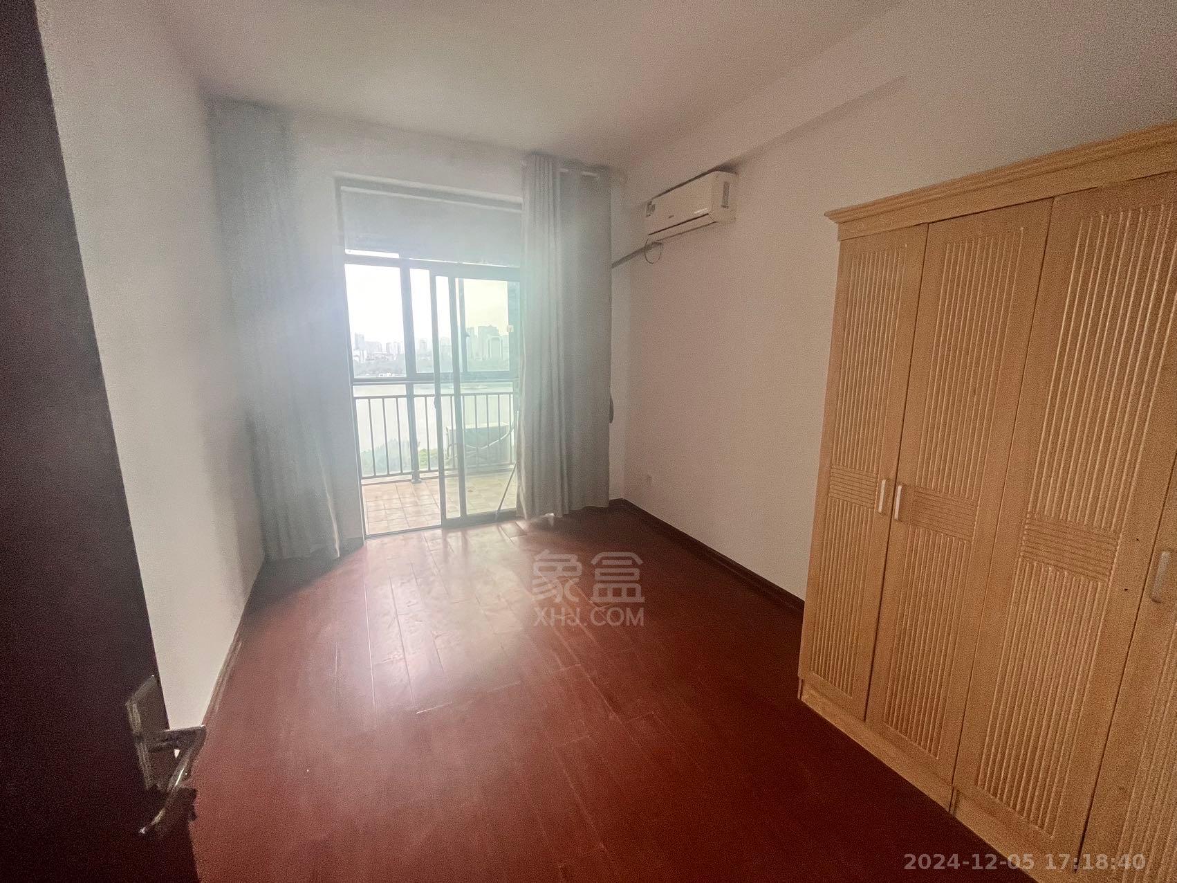 近水楼台 4室2厅2卫 1600.00元/月 近水楼台 4室2厅2卫 1600.00元/月室内图