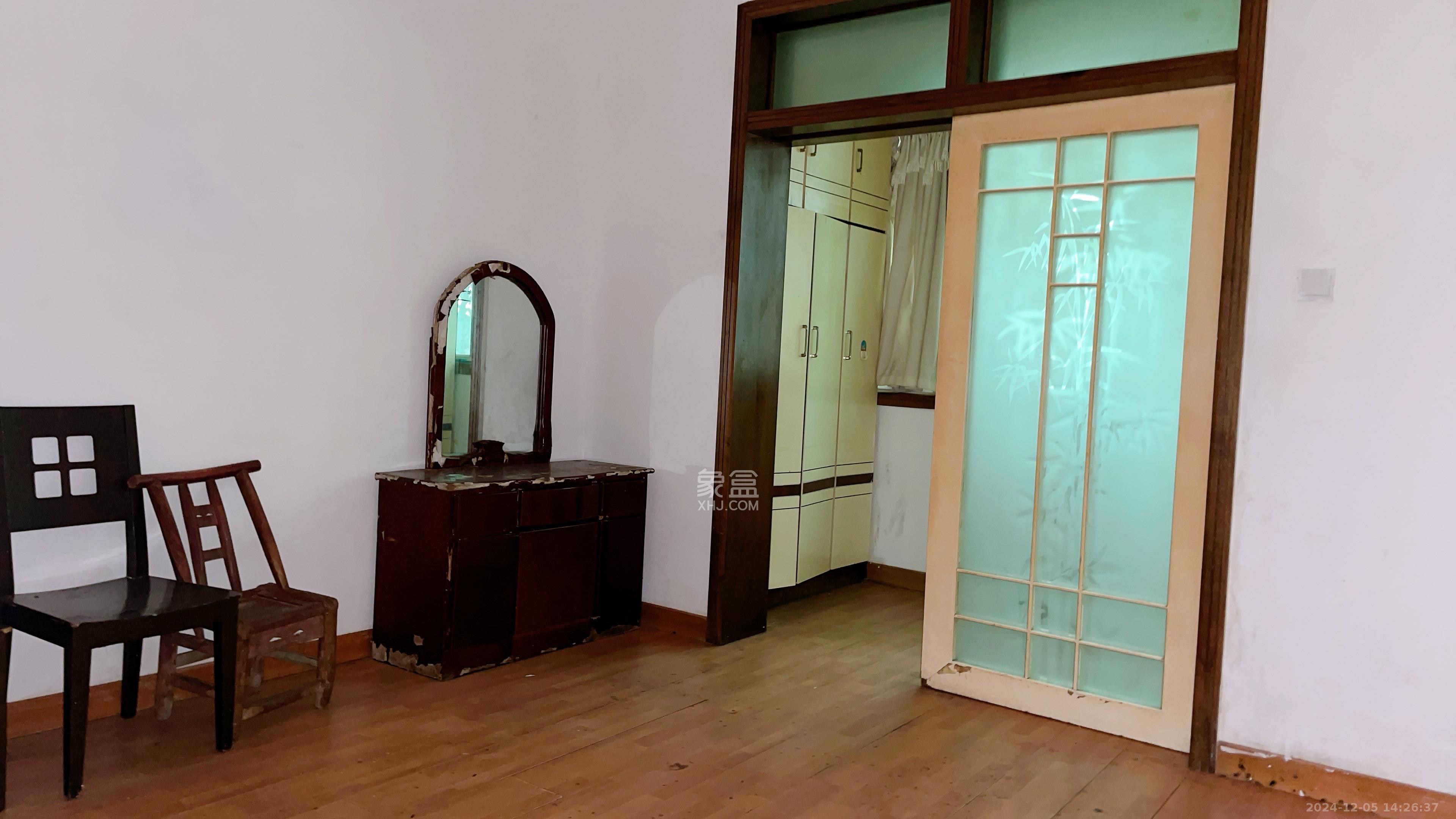 下大垅干部宿舍小区 3室2厅2卫 2500.0元/月 下大垅干部宿舍小区 3室2厅2卫 2500.0元/月室内图