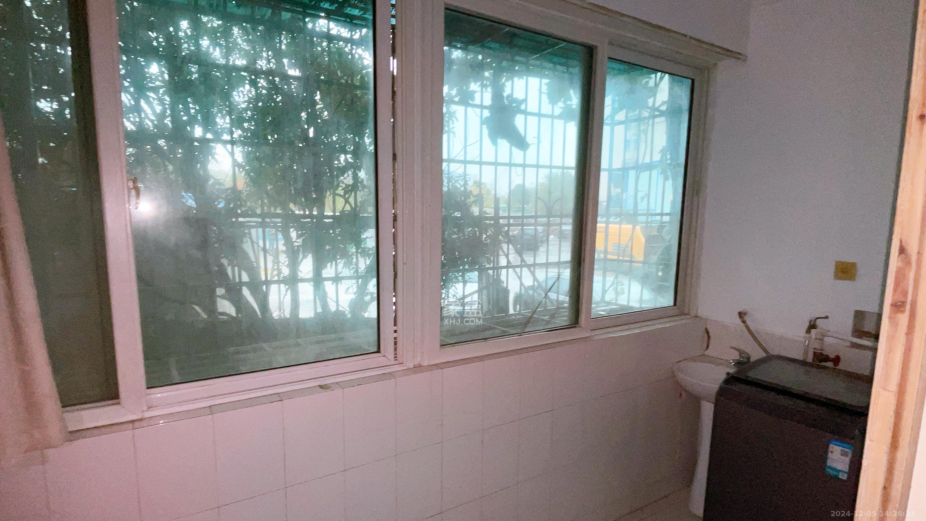 下大垅干部宿舍小区 3室2厅2卫 2500.0元/月 下大垅干部宿舍小区 3室2厅2卫 2500.0元/月室内图