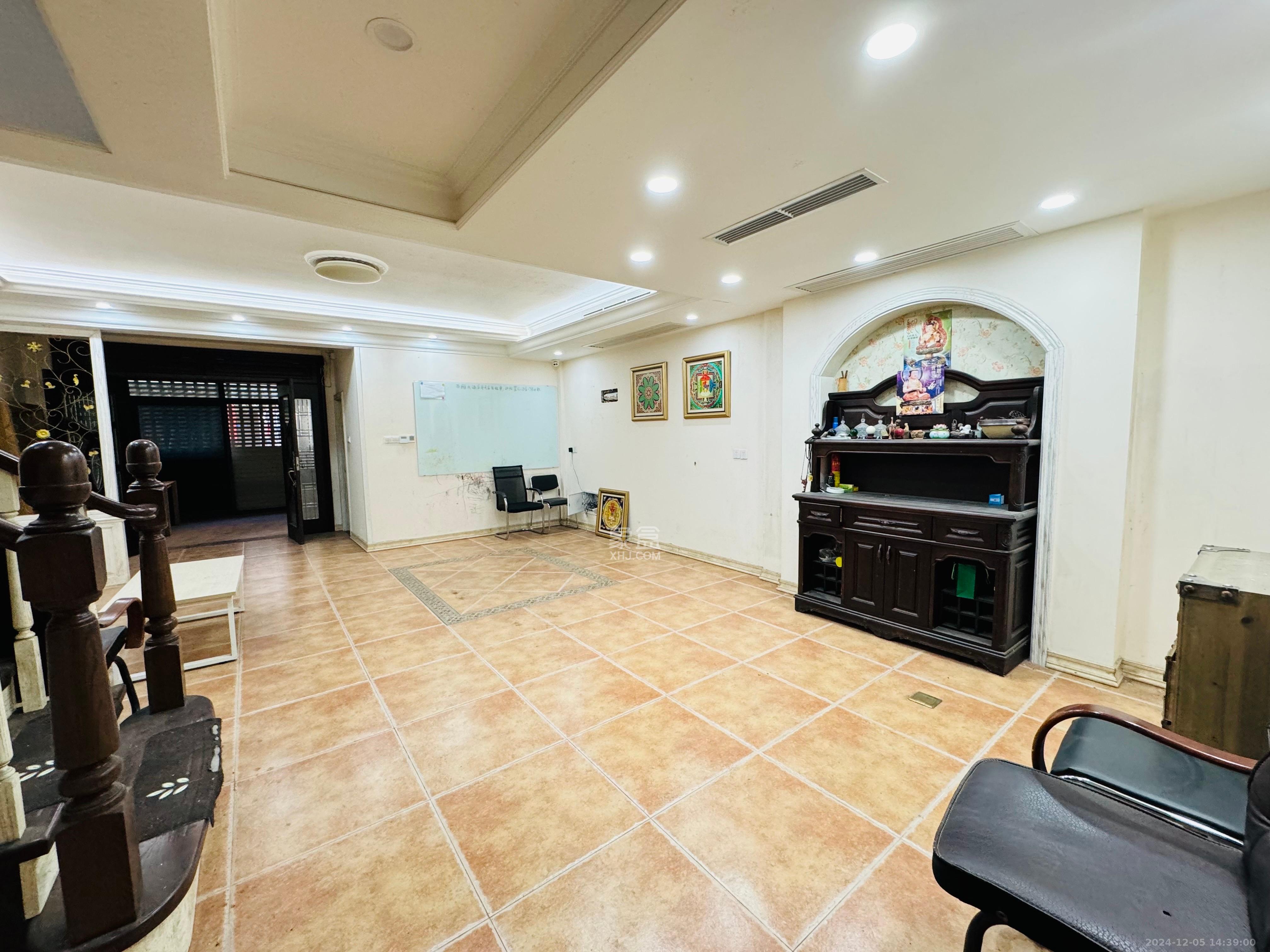 山水湾 5室2厅1卫 7000.0元/月 山水湾 5室2厅1卫 7000.0元/月室内图