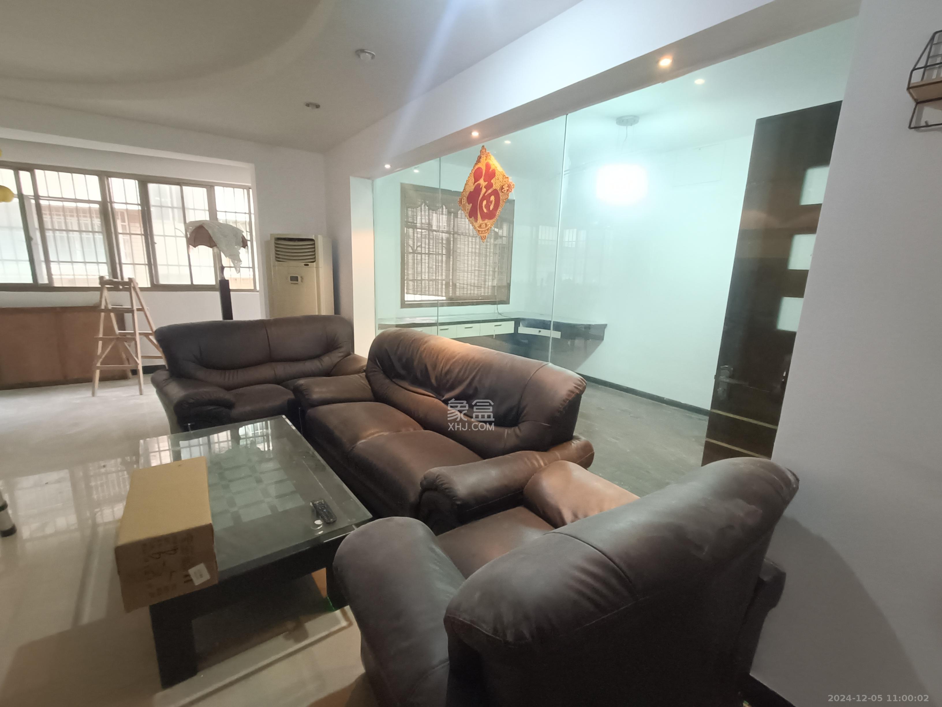 金泰小区 4室2厅1卫 3000.0元/月 金泰小区 4室2厅1卫 3000.0元/月室内图