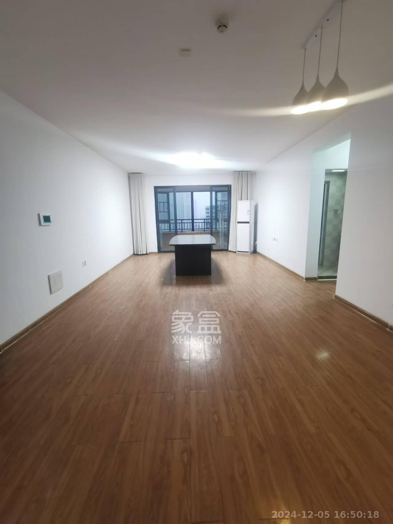 长房天翼未来城  3室2厅2卫   3600.00元/月室内图
