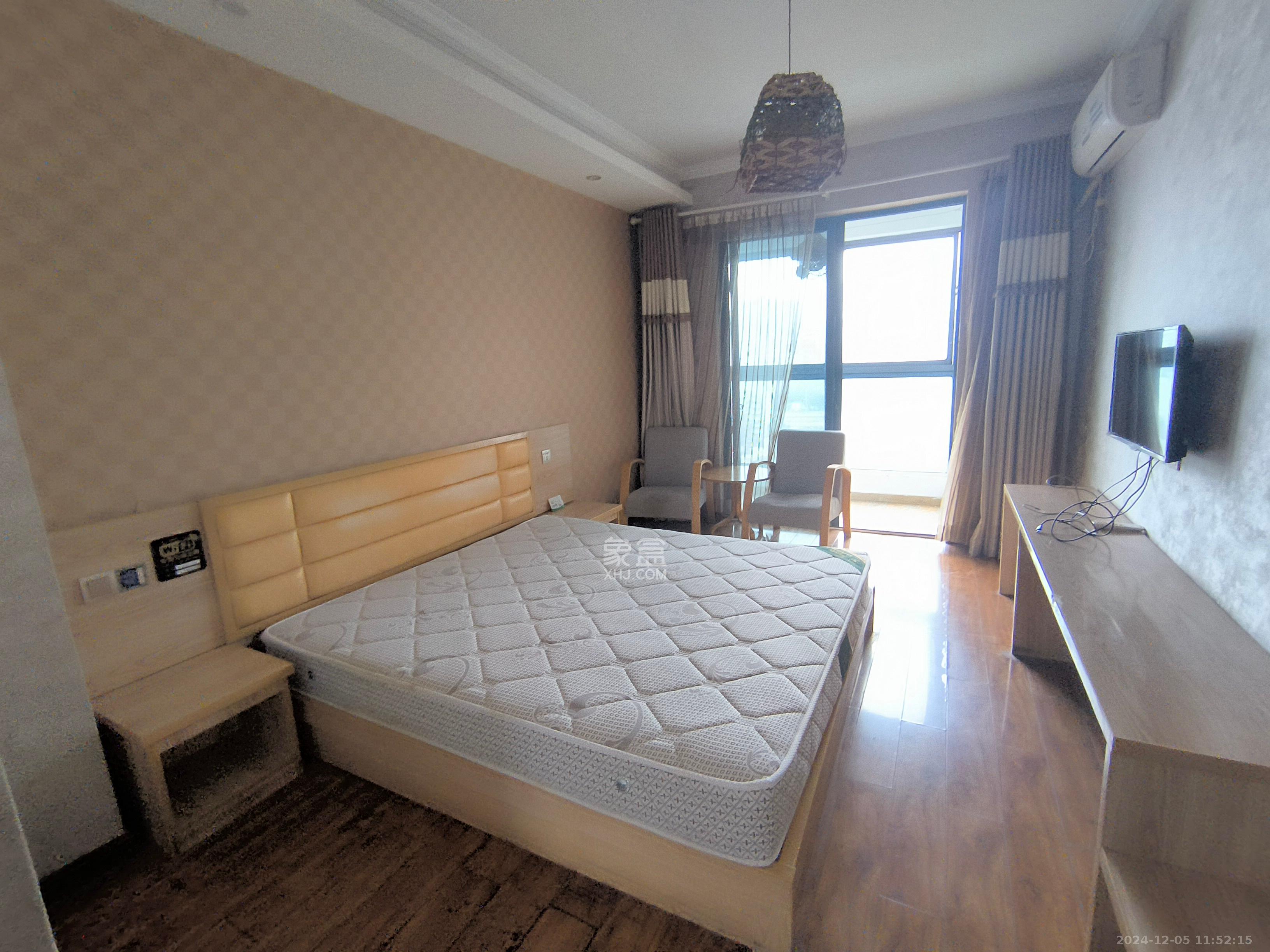 绿地中央广场  1室1厅1卫    1600.0元/月 绿地中央广场  1室1厅1卫    1600.0元/月