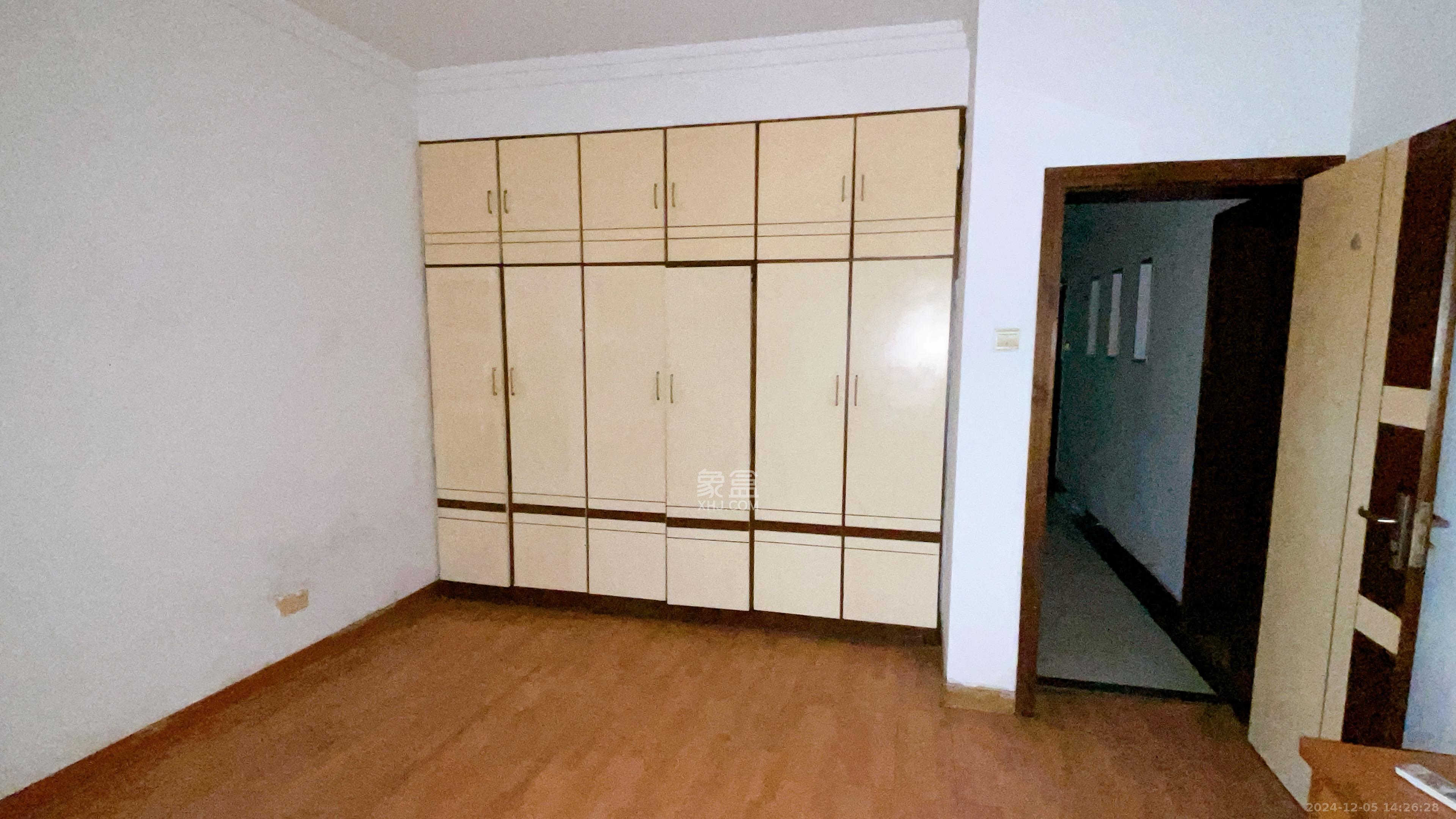 下大垅干部宿舍小区 3室2厅2卫 2500.0元/月 下大垅干部宿舍小区 3室2厅2卫 2500.0元/月室内图