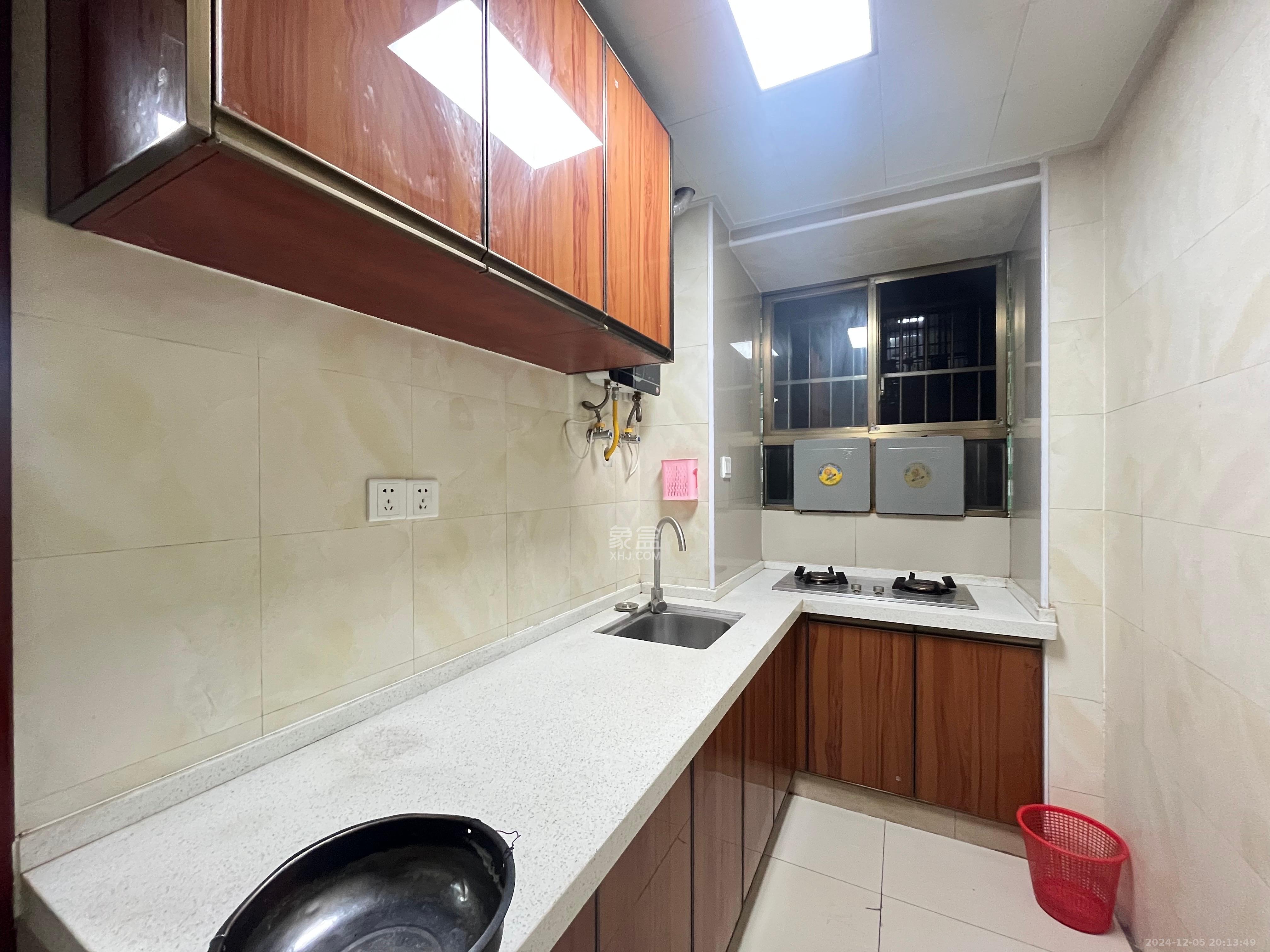 友兴家园 1室0厅0卫 2200.0元/月 友兴家园 1室0厅0卫 2200.0元/月室内图