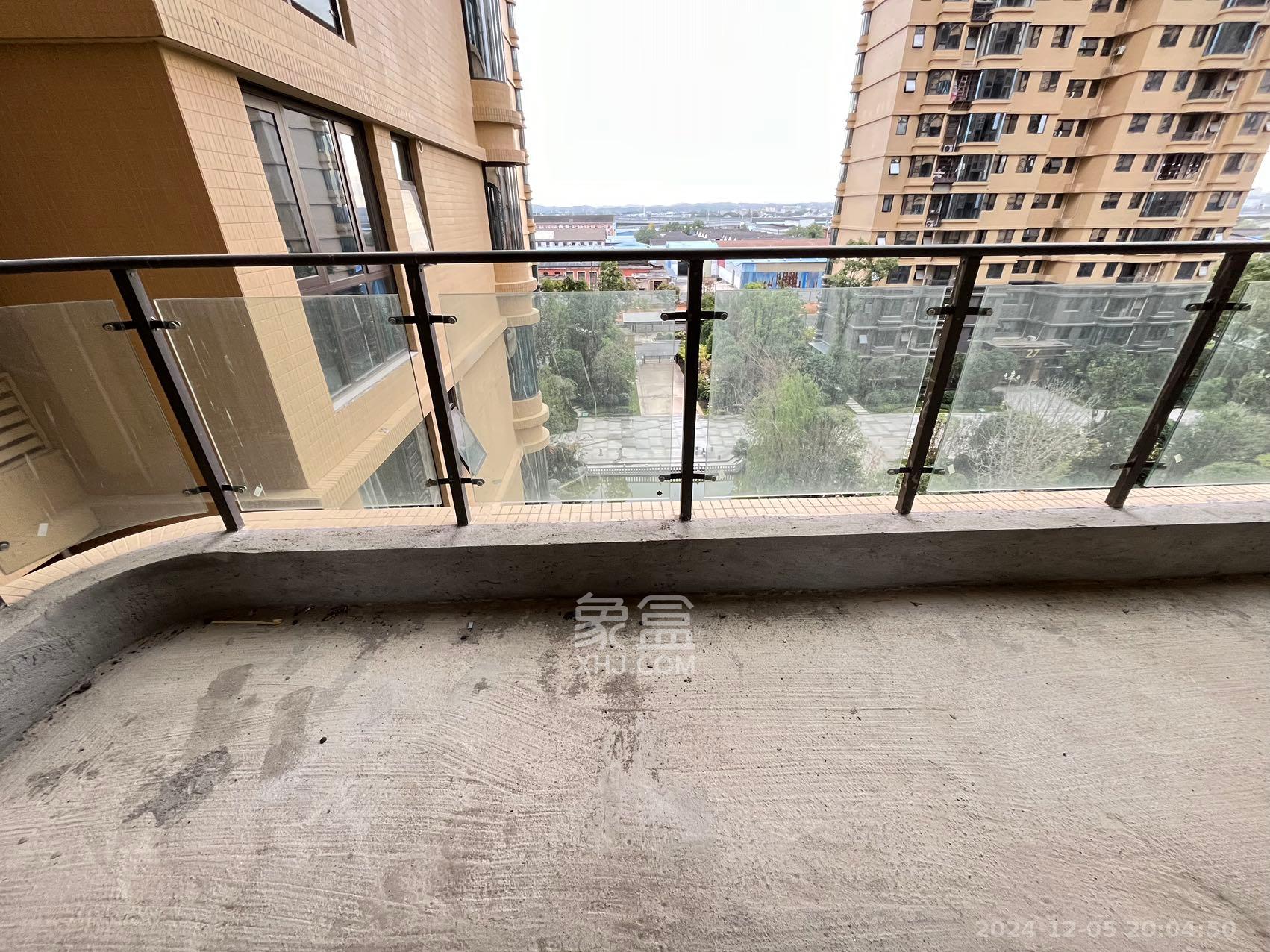 保利东郡  3室2厅2卫    3200.0元/月 保利东郡  3室2厅2卫    3200.0元/月室内图