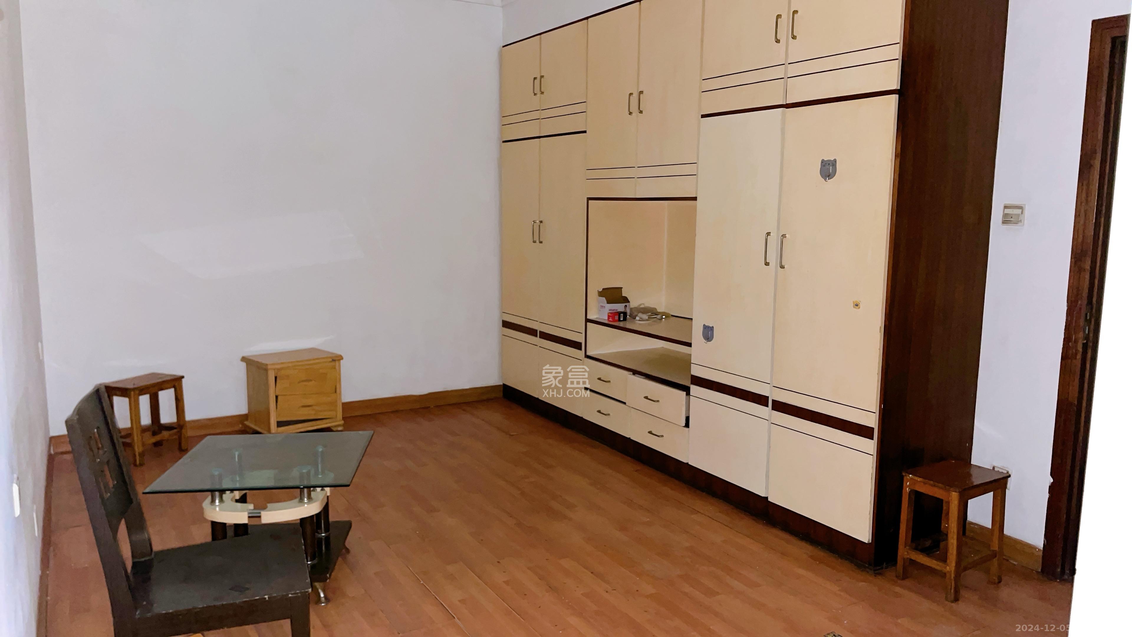 下大垅干部宿舍小区 3室2厅2卫 2500.0元/月 下大垅干部宿舍小区 3室2厅2卫 2500.0元/月室内图