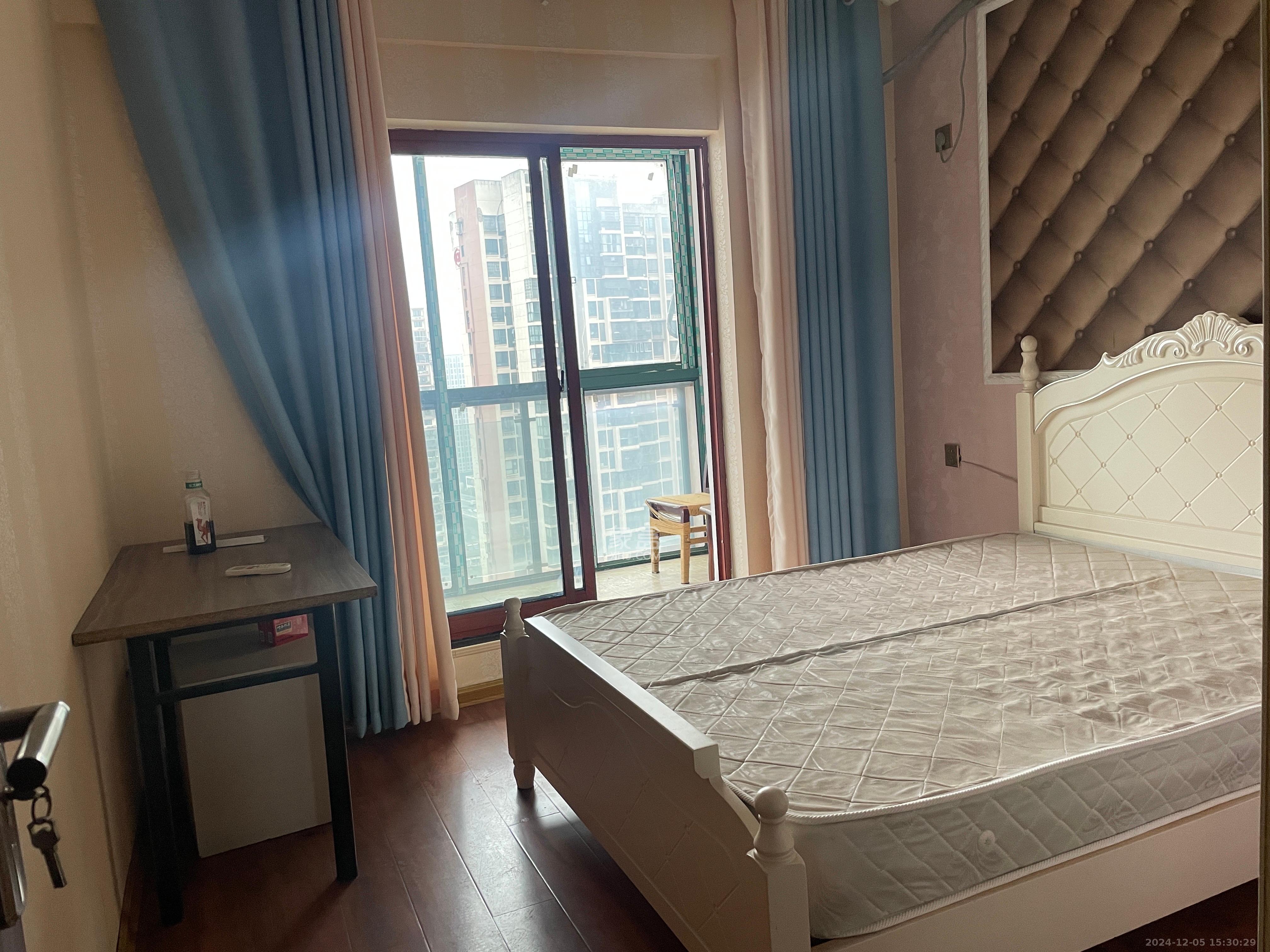 尊邸华庭  2室2厅1卫    2700.0元/月室内图