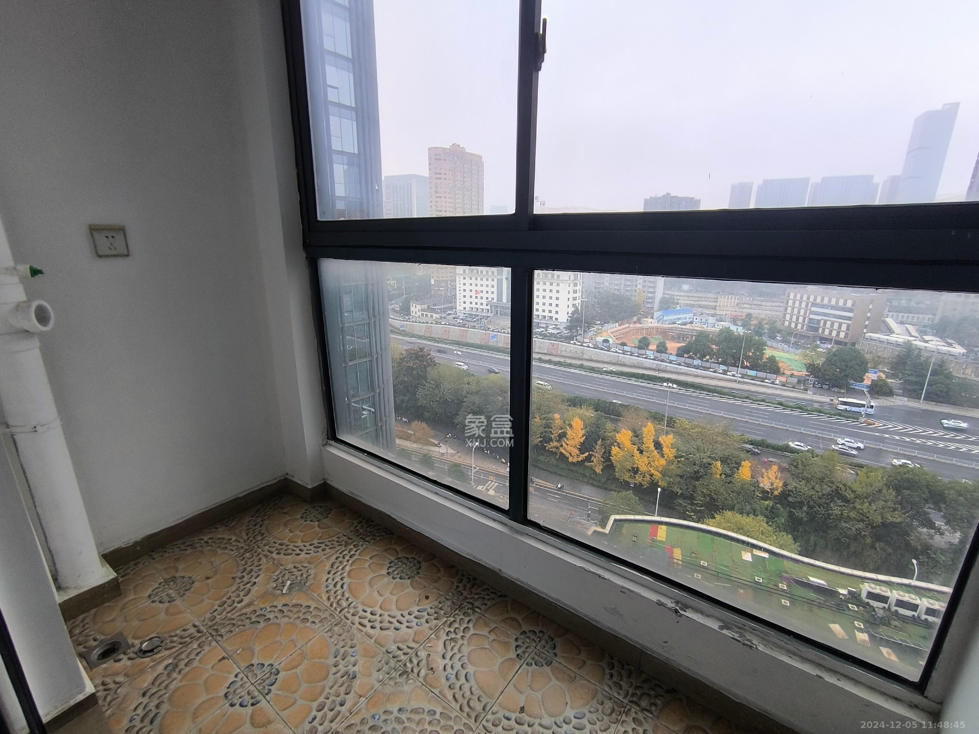 绿地中央广场  1室1厅1卫   1600.00元/月室内图