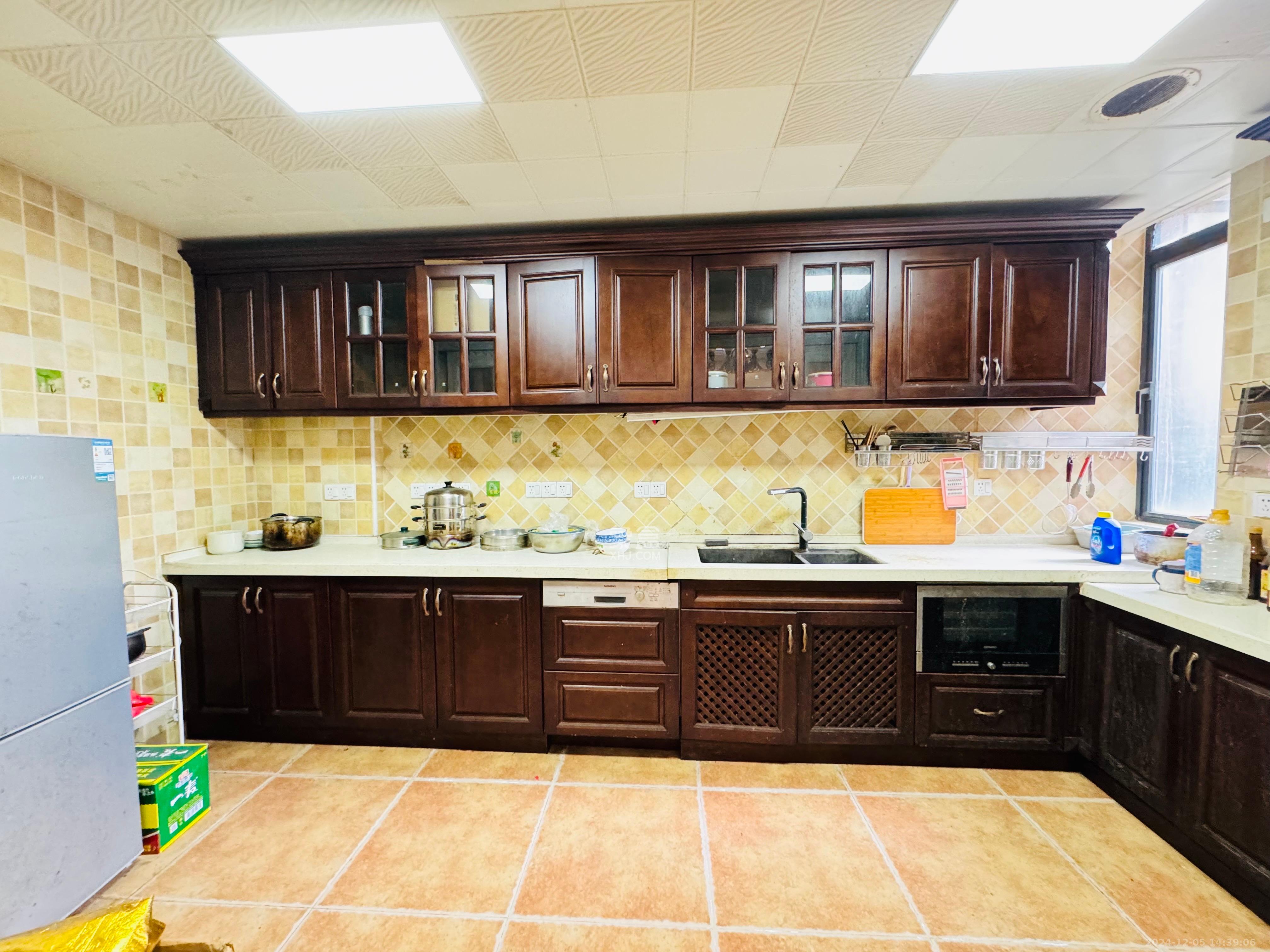 山水湾  5室2厅1卫    7000.0元/月室内图