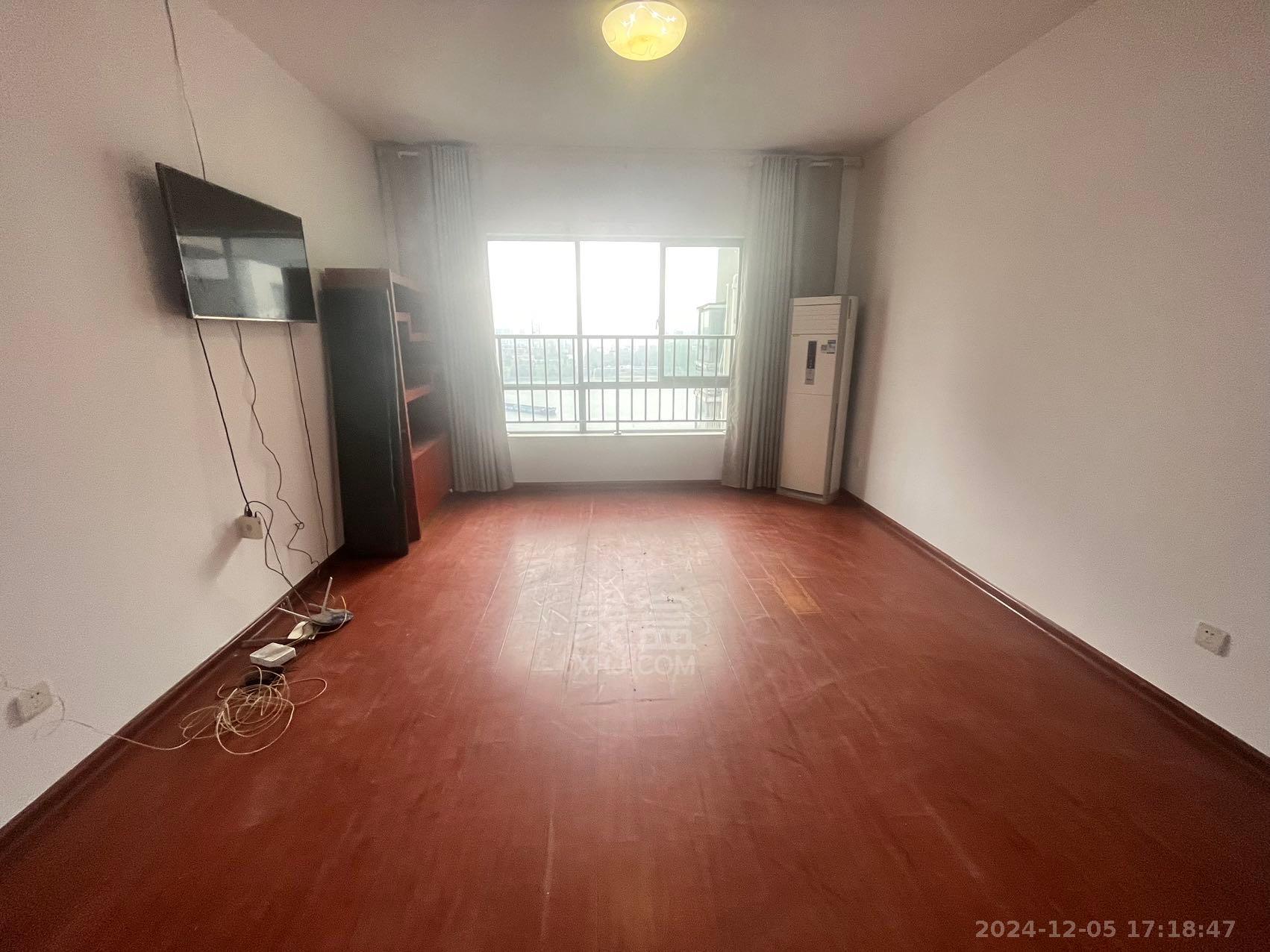 近水楼台 4室2厅2卫 1600.00元/月 近水楼台 4室2厅2卫 1600.00元/月室内图