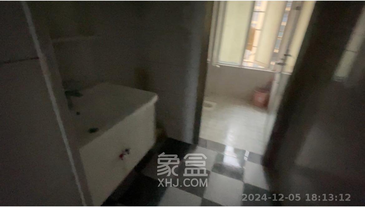 洋湖明园一期  3室2厅2卫   2200.00元/月室内图