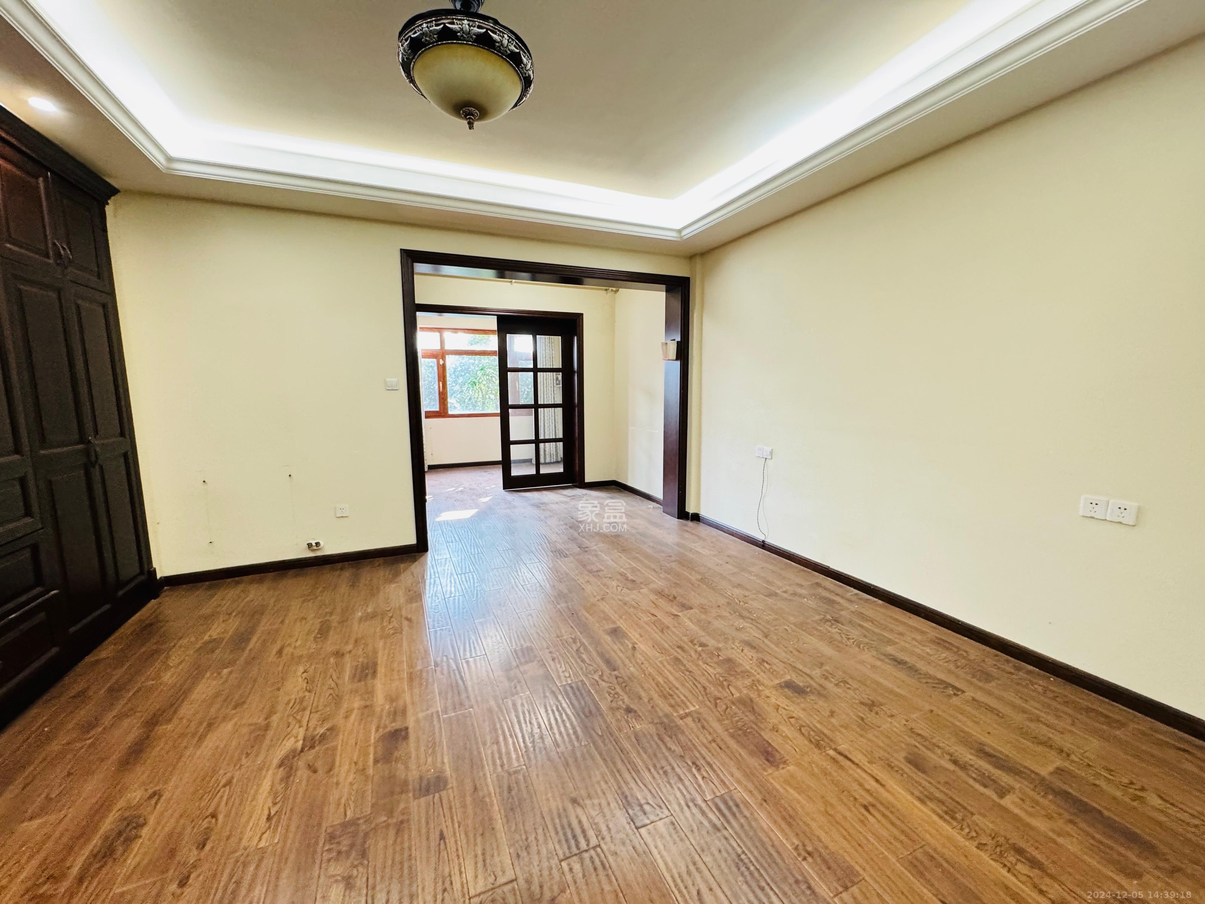 山水湾  5室2厅1卫    7000.0元/月室内图