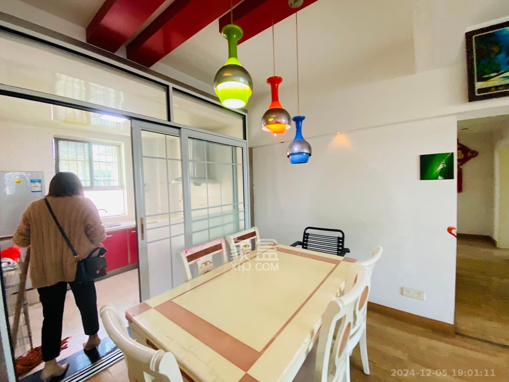 佳远小区(汽车西站) 3室2厅2卫 2200.0元/月 佳远小区(汽车西站) 3室2厅2卫 2200.0元/月室内图