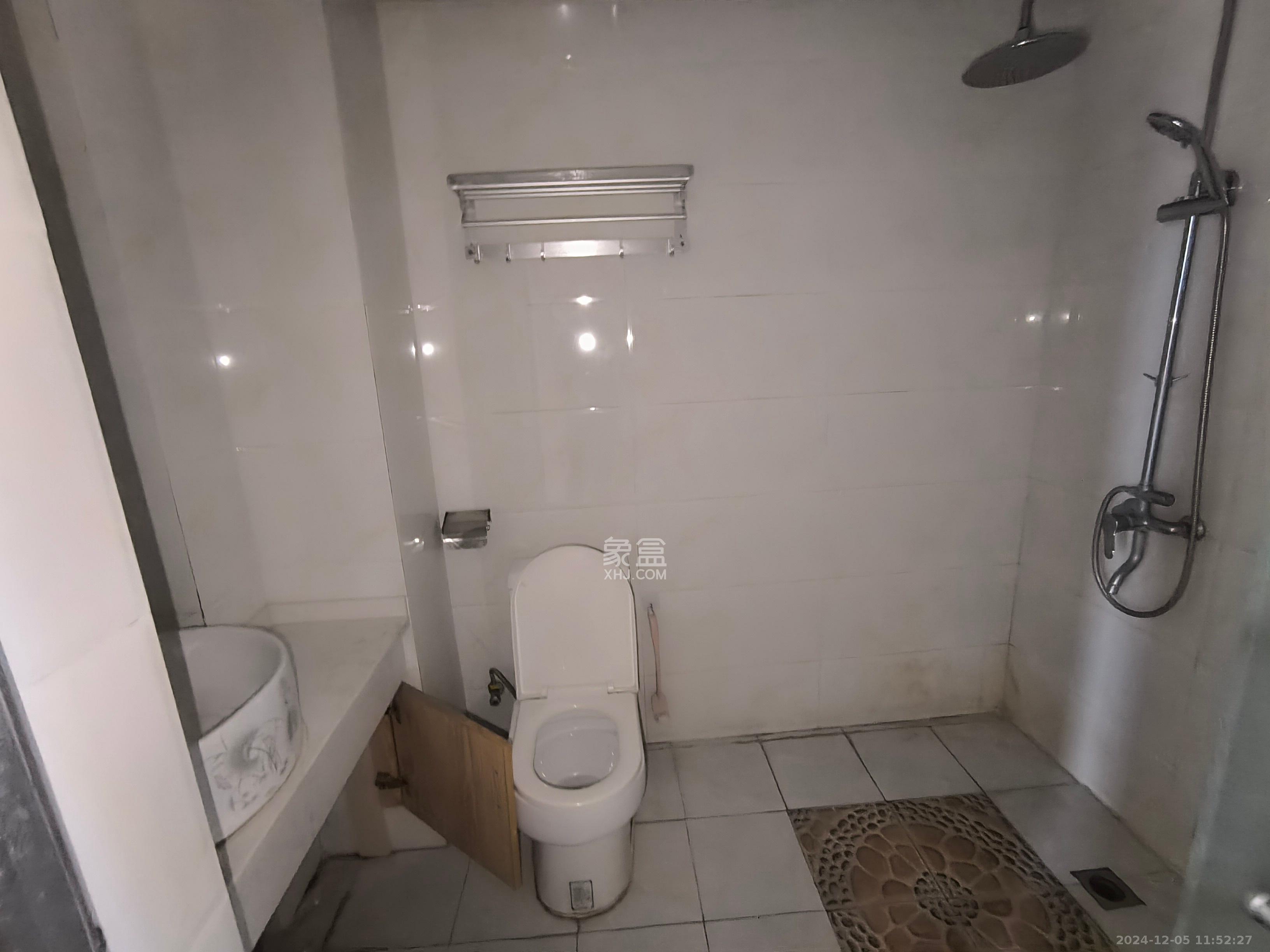 绿地中央广场 1室1厅1卫 1600.0元/月 绿地中央广场 1室1厅1卫 1600.0元/月室内图