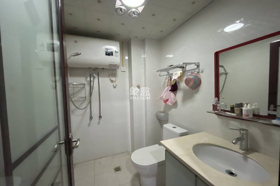 大通和苑 3室2厅2卫 48.8万 大通和苑 3室2厅2卫 48.8万客厅