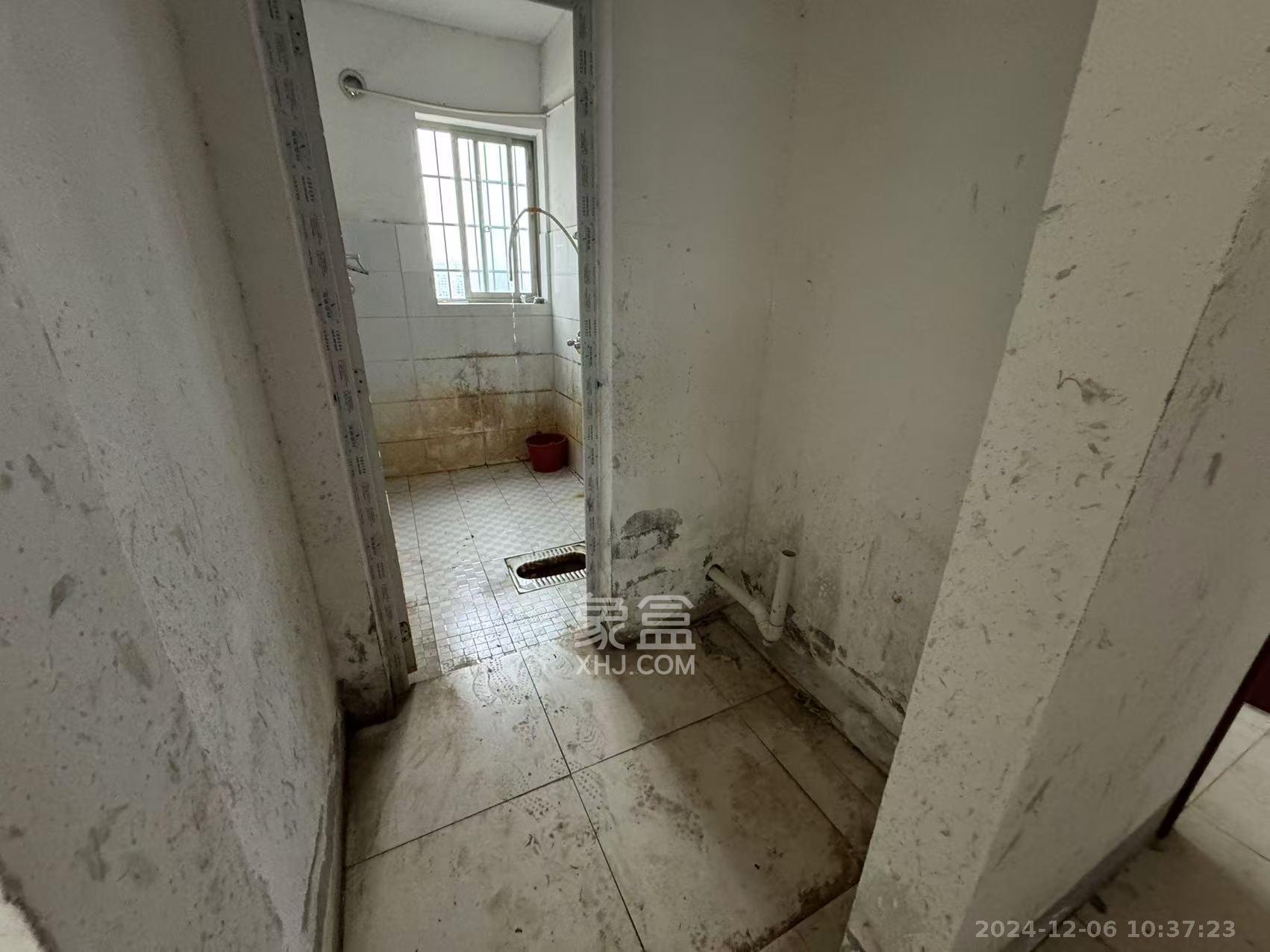 白沙湾嘉园 4室2厅1卫 2500.0元/月 白沙湾嘉园 4室2厅1卫 2500.0元/月室内图