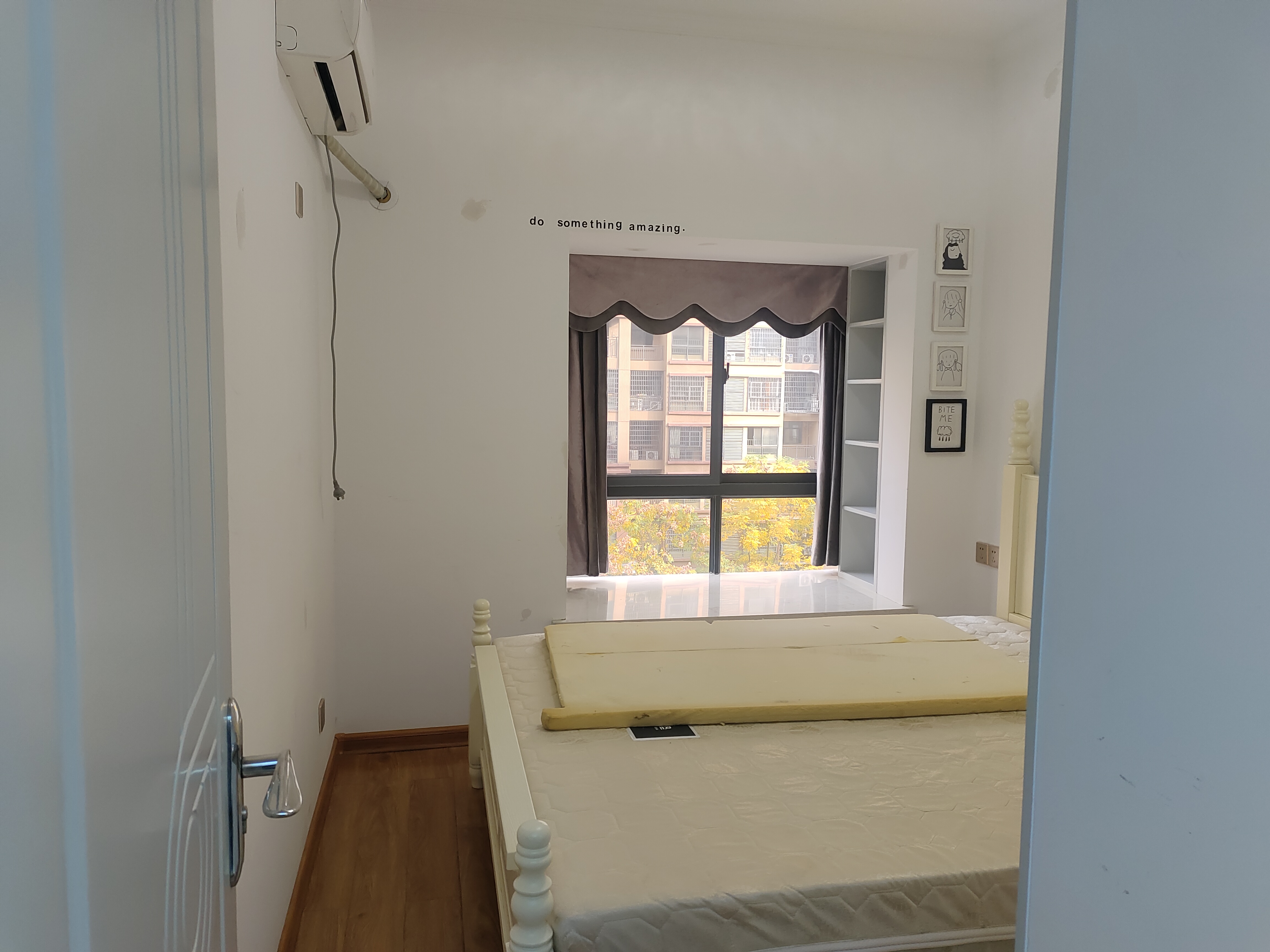 南坪花苑 3室2厅2卫 1800.0元/月 南坪花苑 3室2厅2卫 1800.0元/月室内图