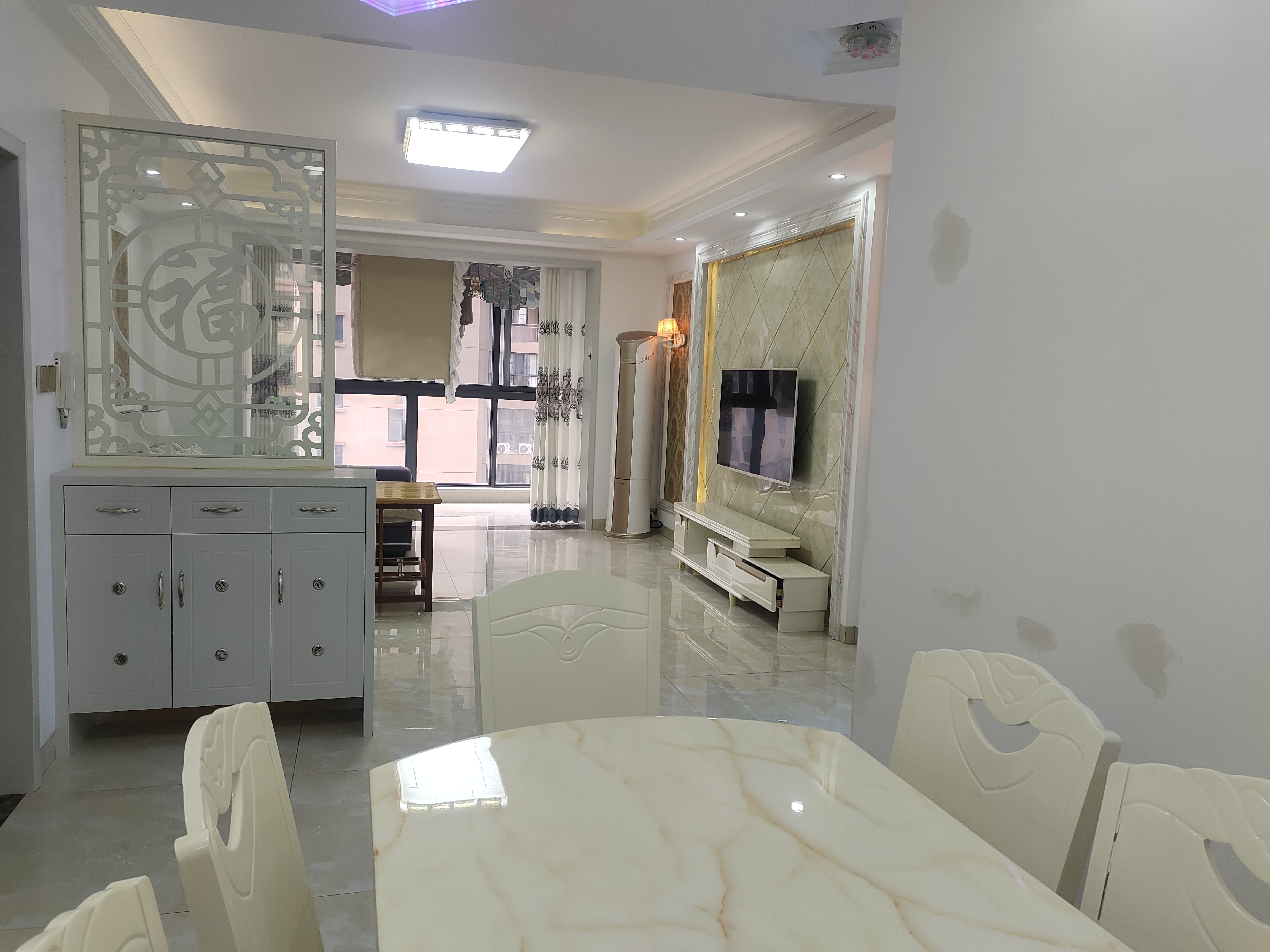 南坪花苑 3室2厅2卫 1800.0元/月 南坪花苑 3室2厅2卫 1800.0元/月室内图