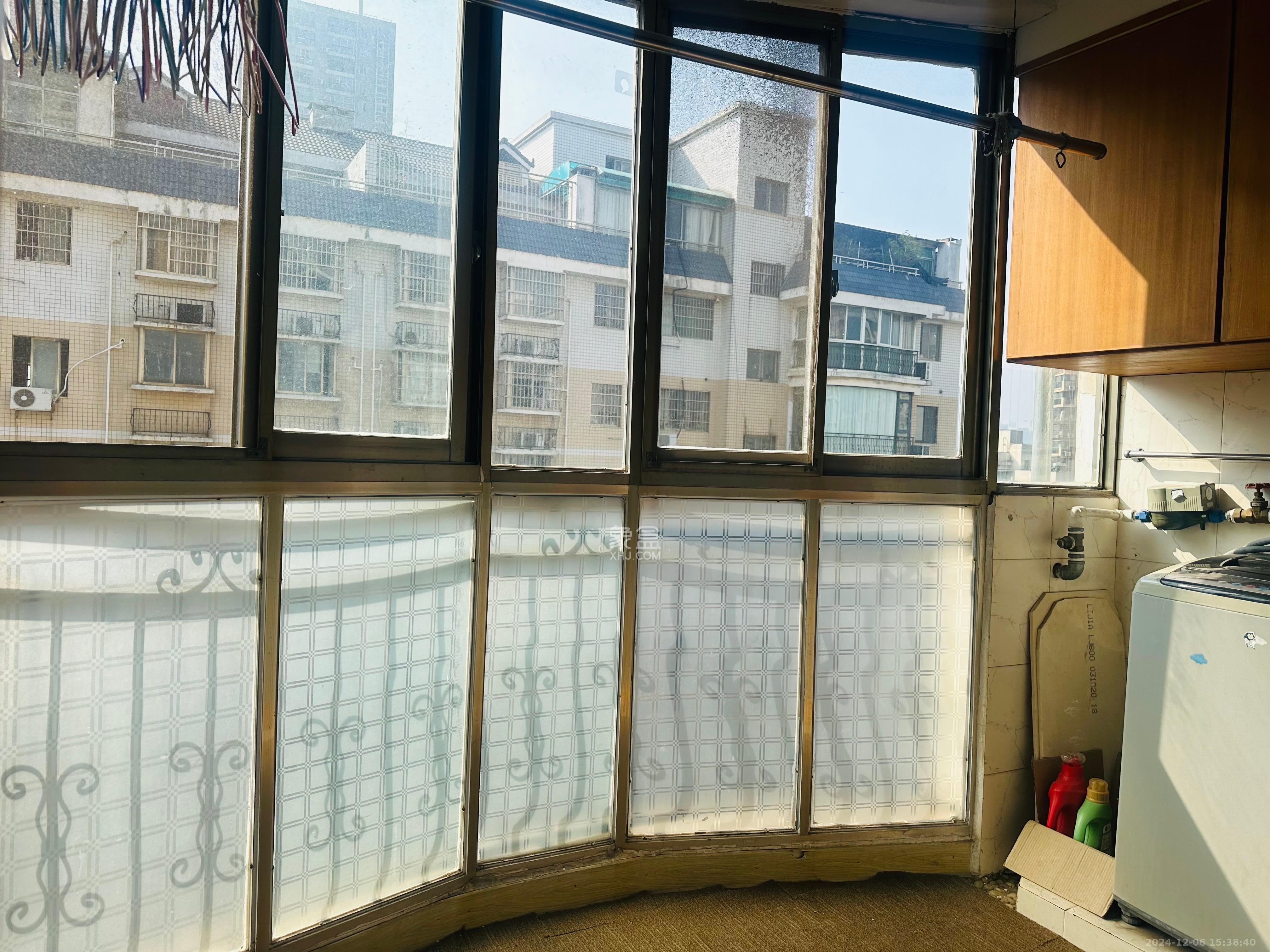 新家园  2室2厅1卫   2100.00元/月室内图