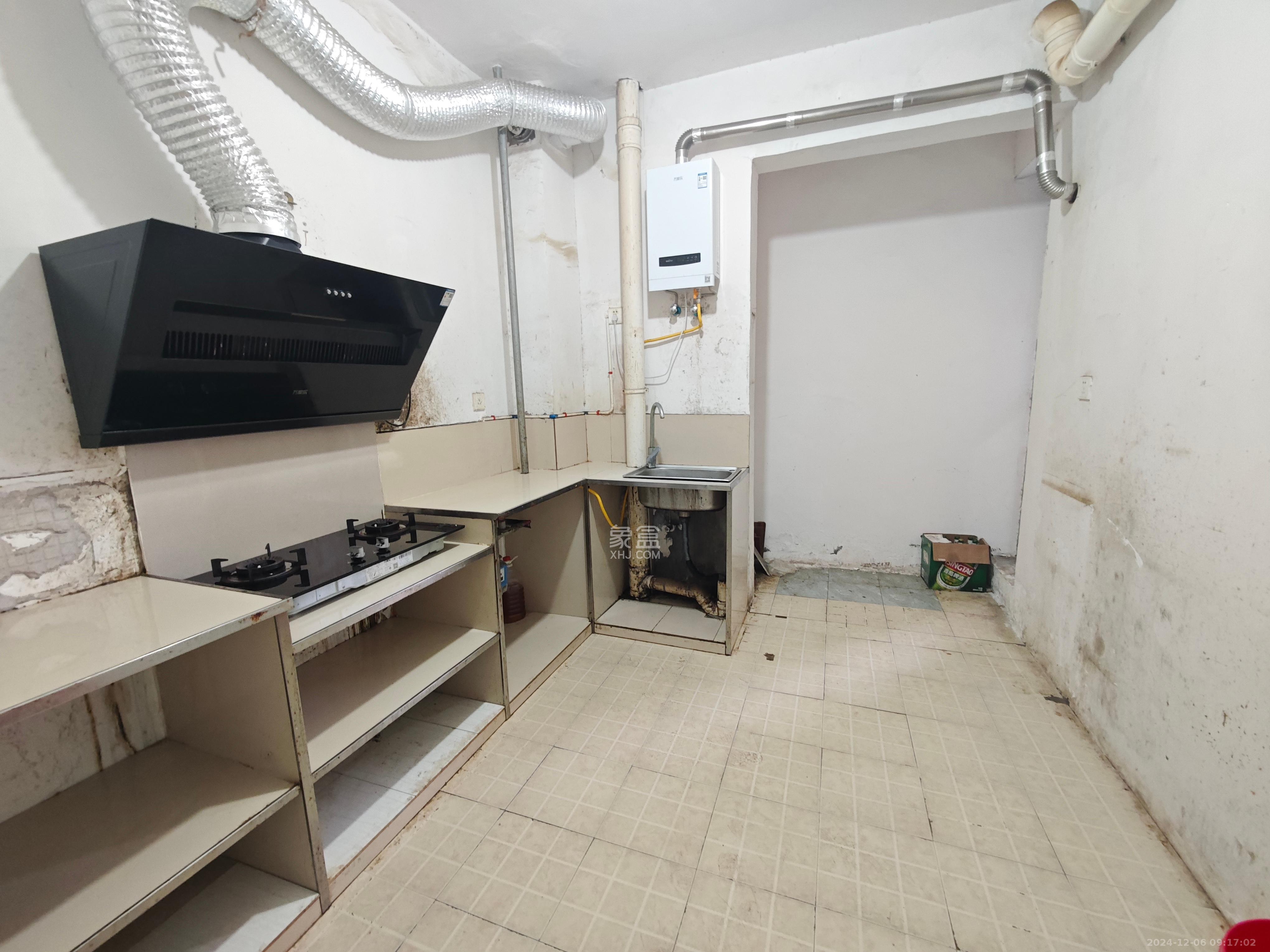 悦湖山 4室2厅1卫 2300.0元/月 悦湖山 4室2厅1卫 2300.0元/月室内图