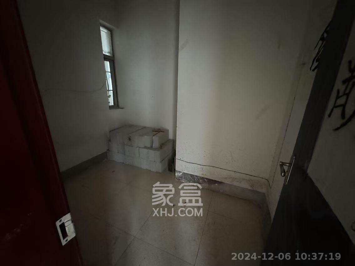 白沙湾嘉园 4室2厅1卫 2500.0元/月 白沙湾嘉园 4室2厅1卫 2500.0元/月室内图