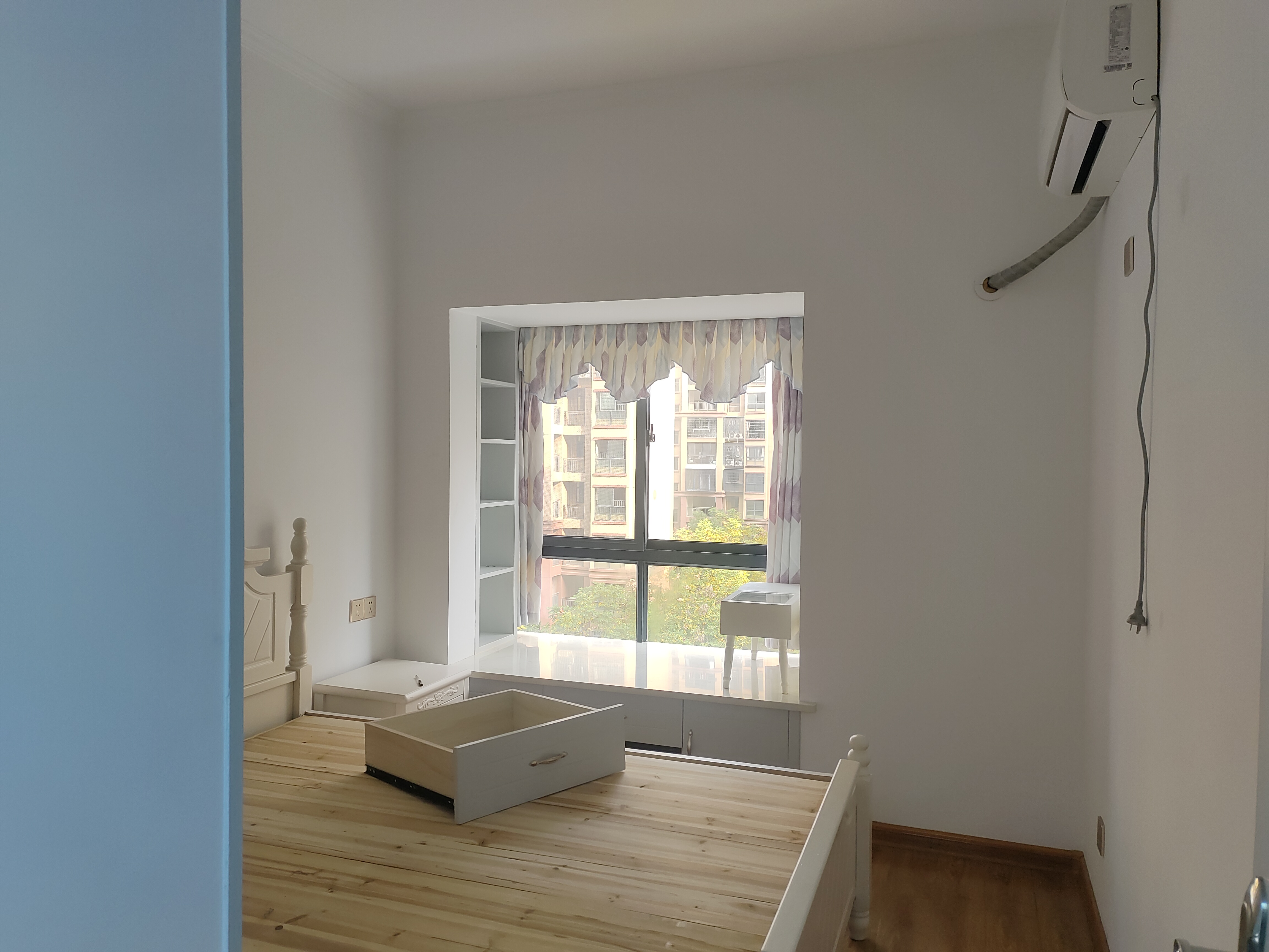 南坪花苑 3室2厅2卫 1800.0元/月 南坪花苑 3室2厅2卫 1800.0元/月室内图