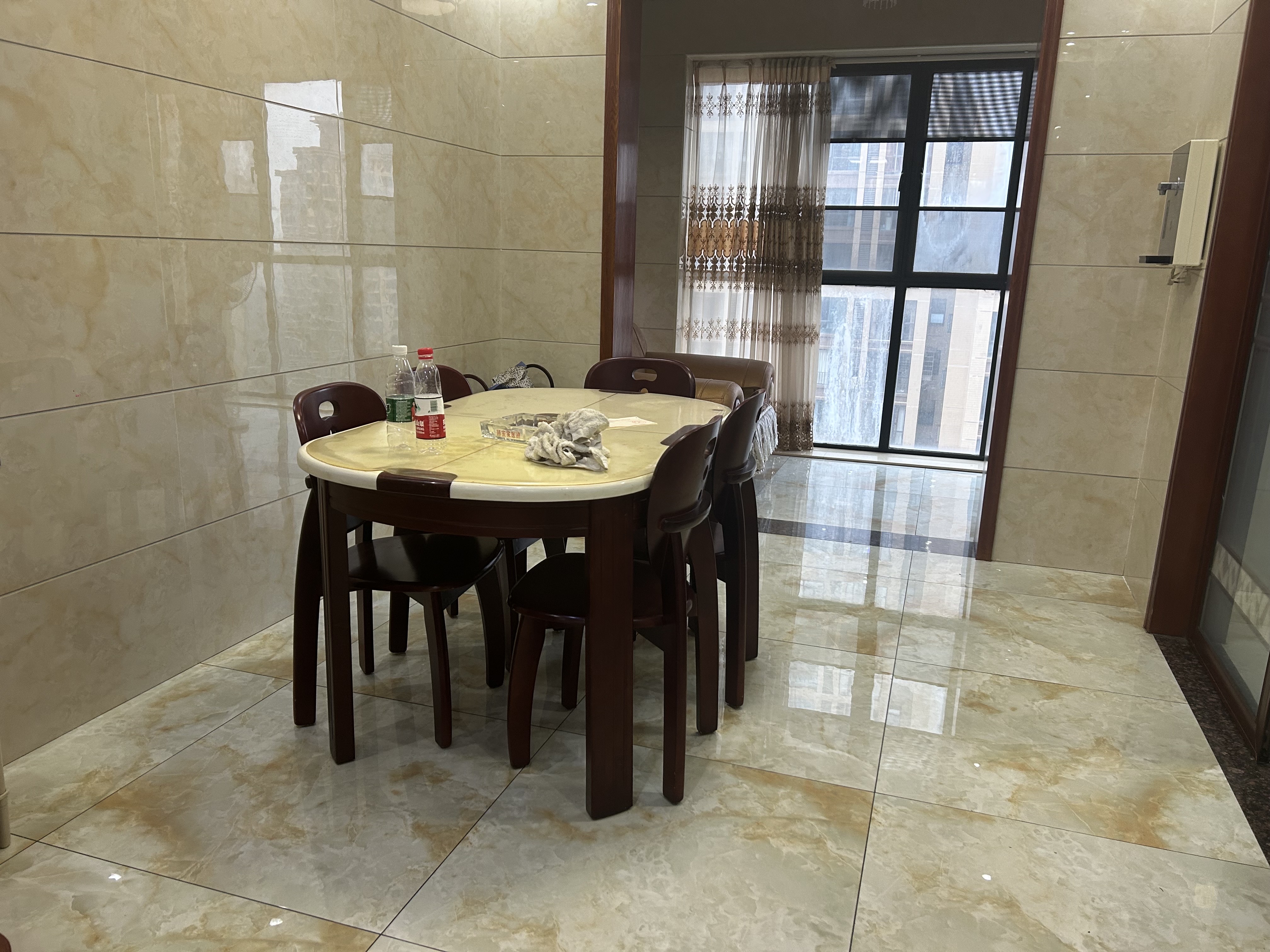 檀香山 4室2厅2卫 80.0万 檀香山 4室2厅2卫 80.0万客厅