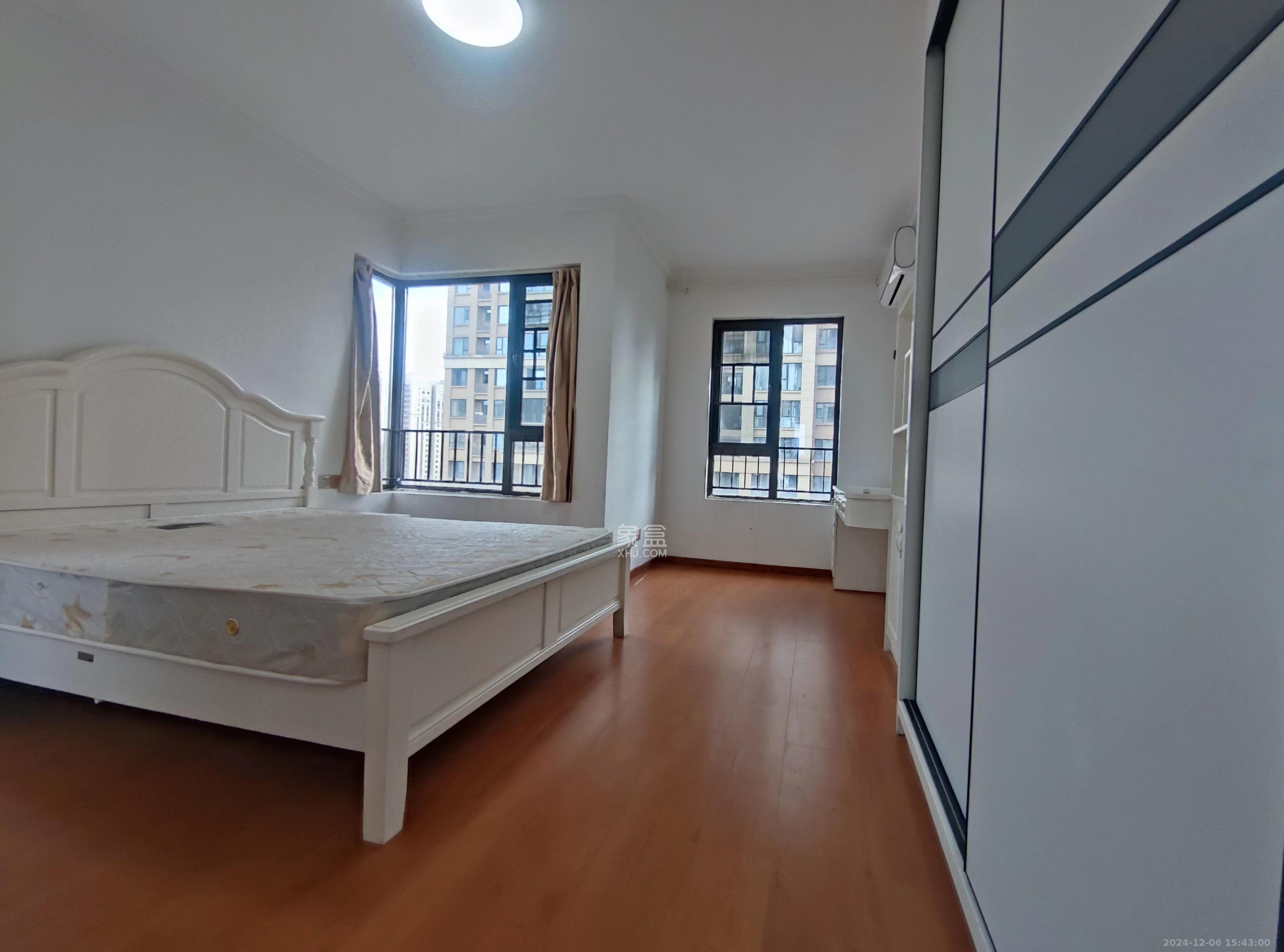 卓越浅水湾  4室2厅2卫    3000.0元/月 卓越浅水湾  4室2厅2卫    3000.0元/月室内图